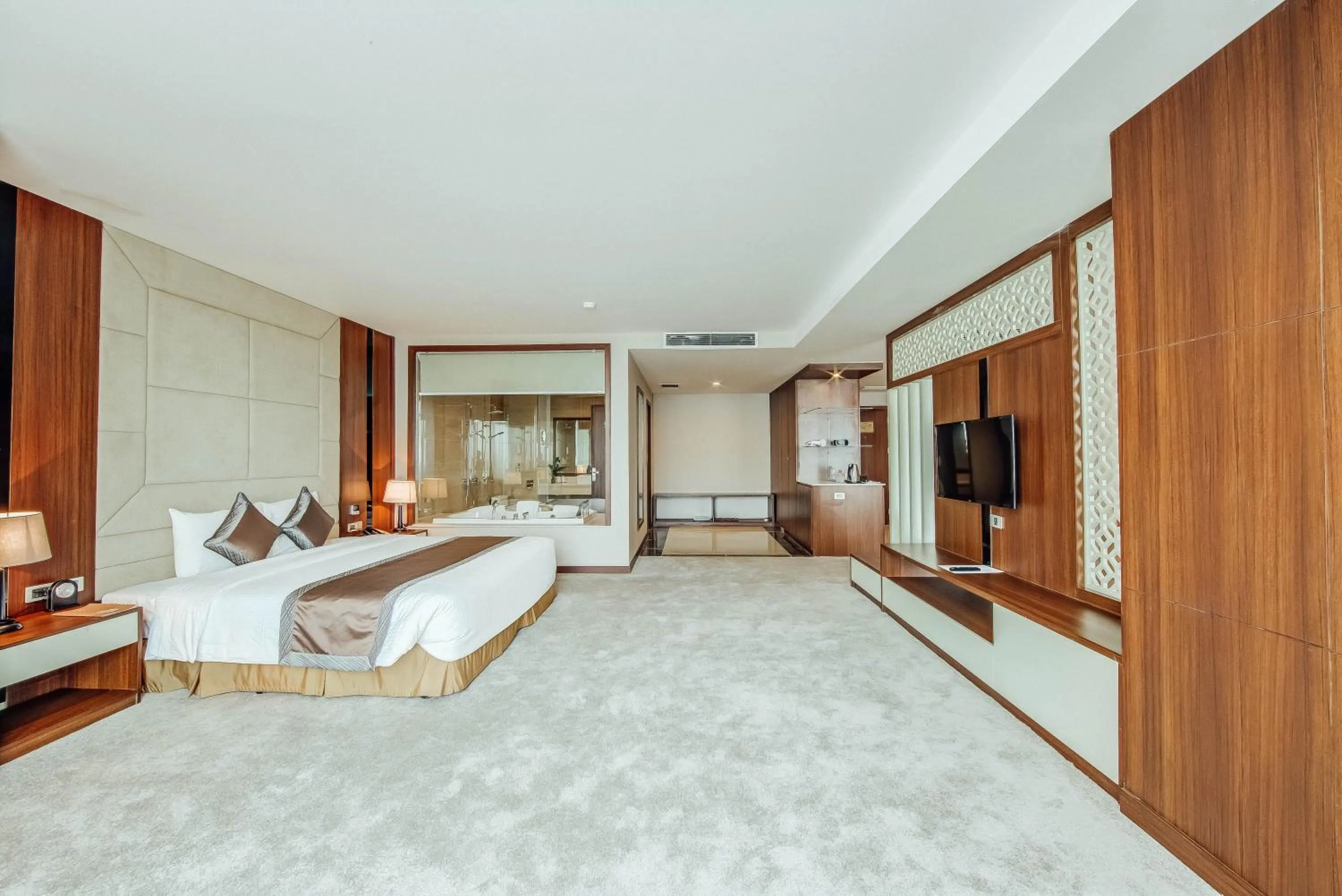 Communal lounge/ TV room, Bed in Muong Thanh Luxury Bac Ninh Hotel