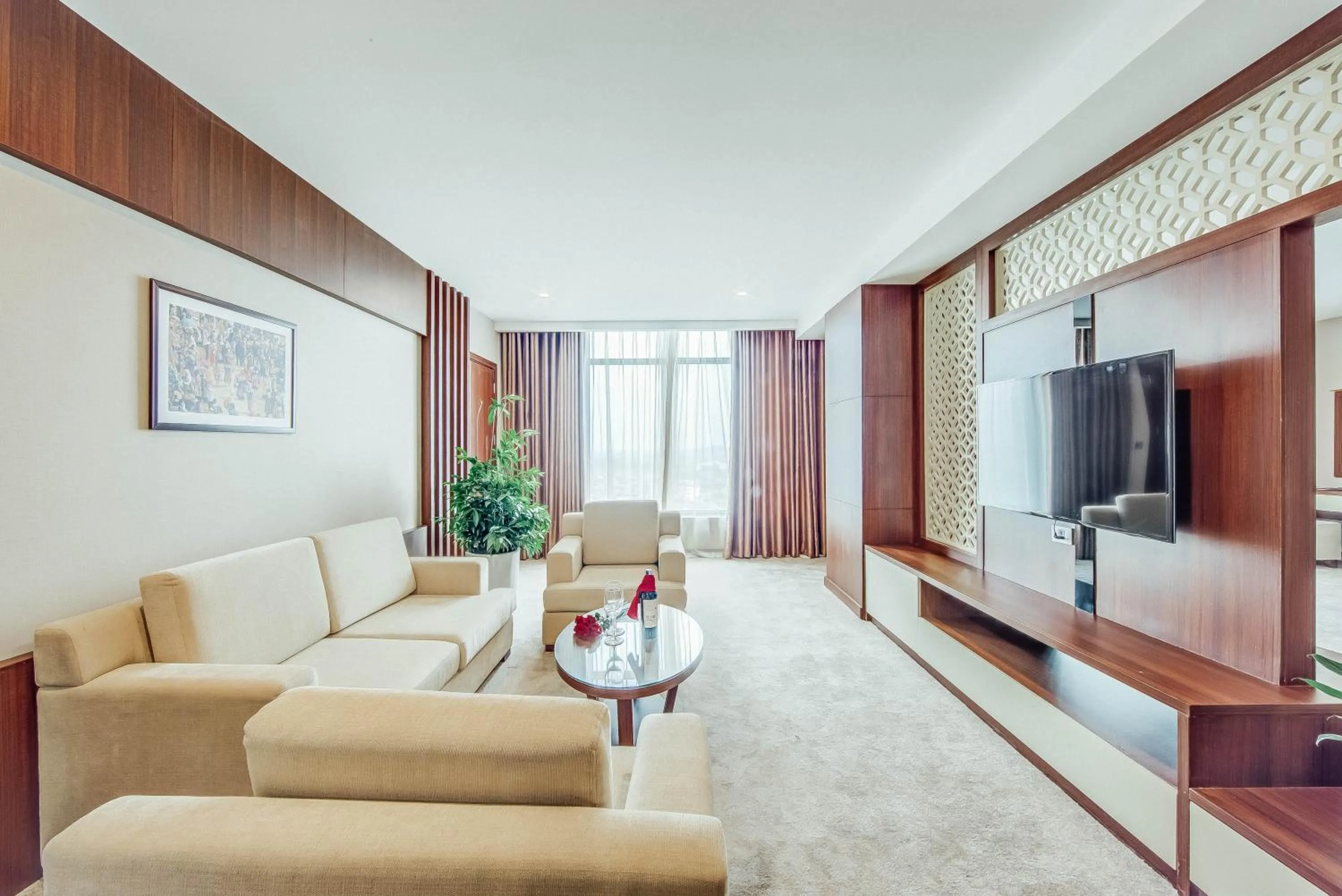 Communal lounge/ TV room in Muong Thanh Luxury Bac Ninh Hotel