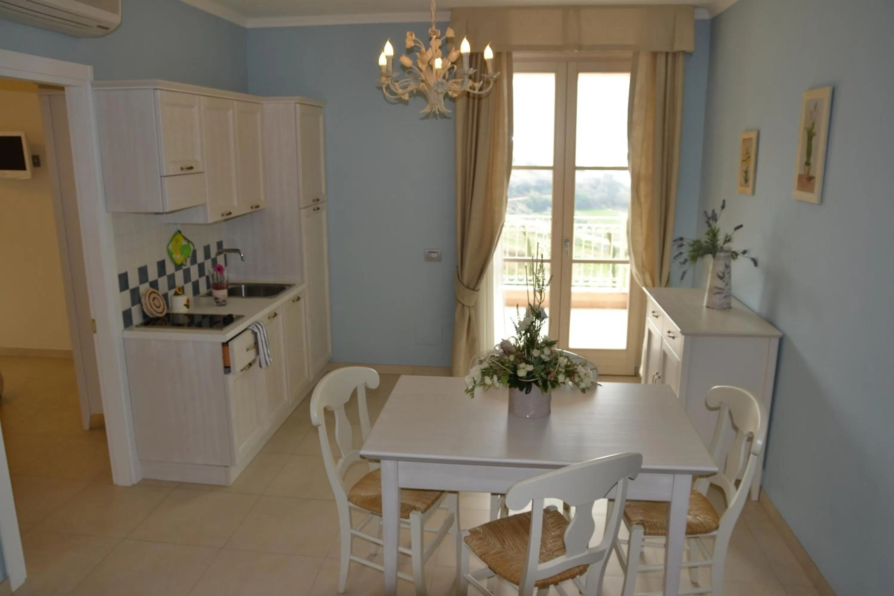 Coffee/tea facilities in Incantea Resort