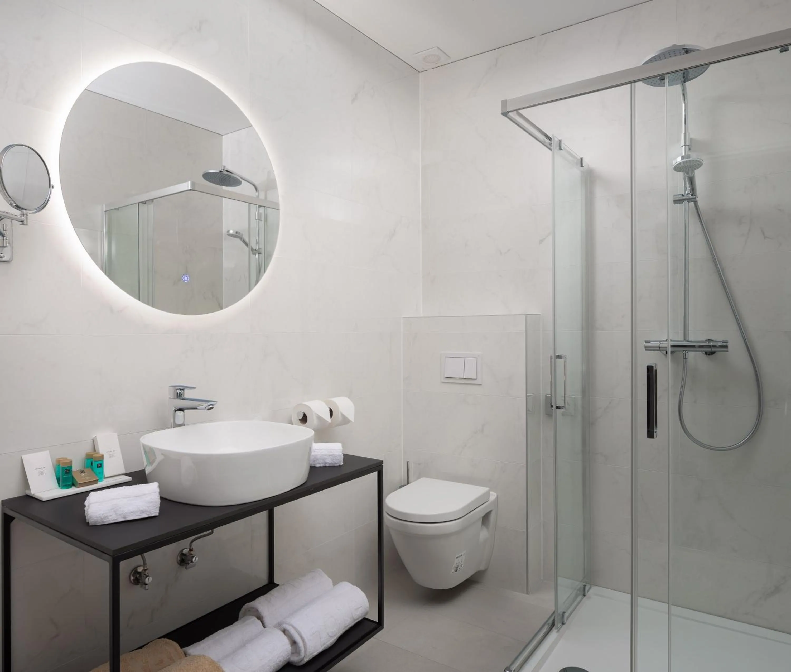 Bathroom in Zlatni Rat Beach Resort