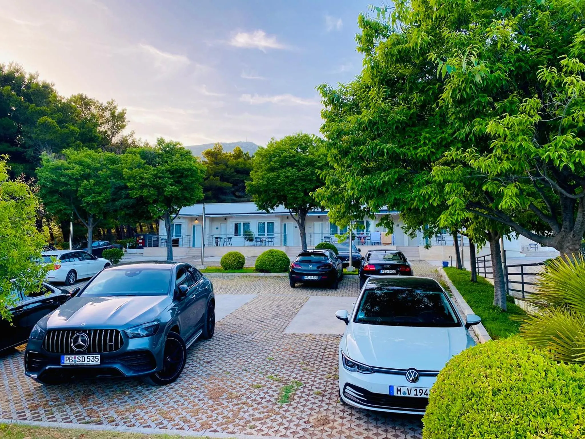 Parking in Zlatni Rat Beach Resort
