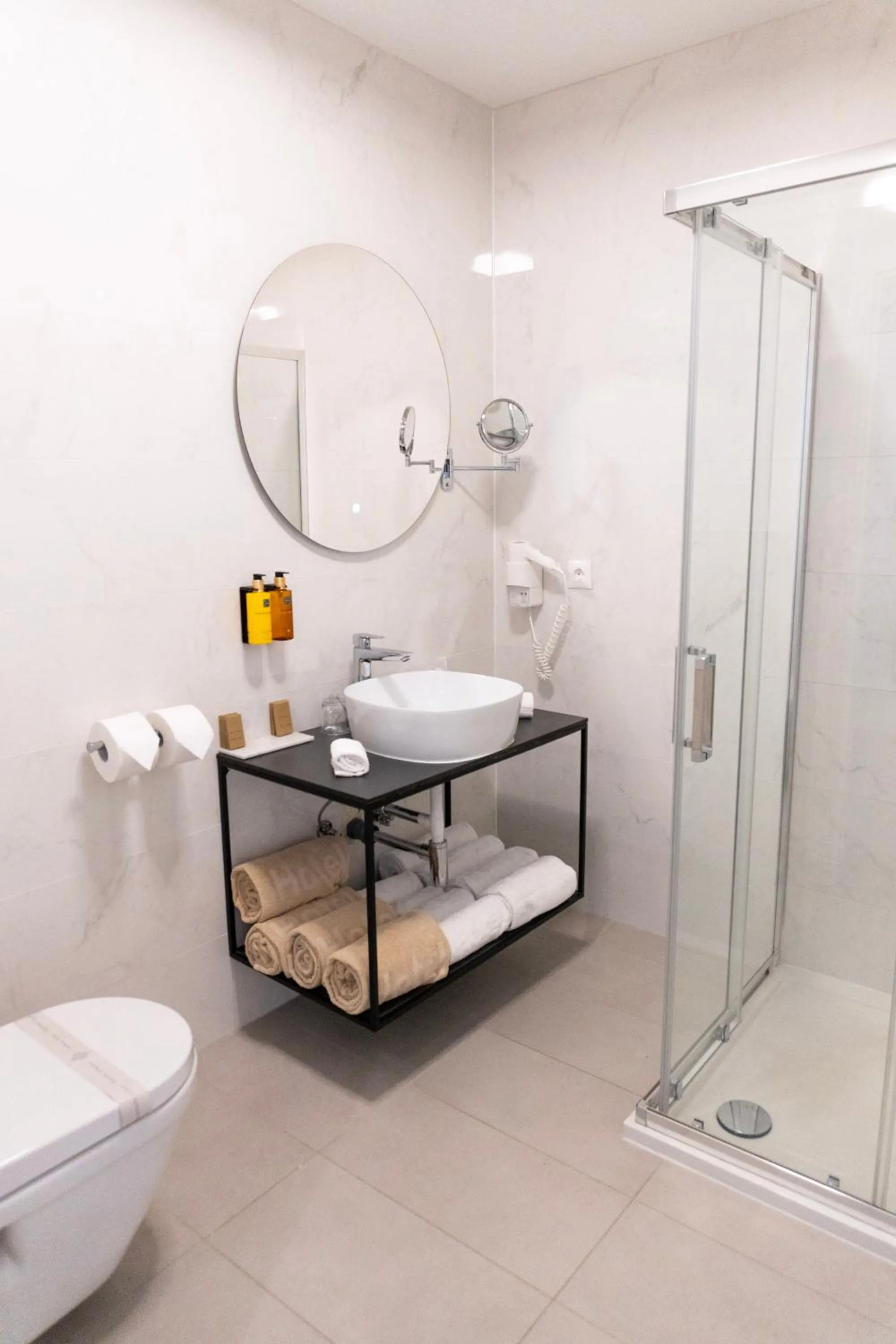 Bathroom in Zlatni Rat Beach Resort