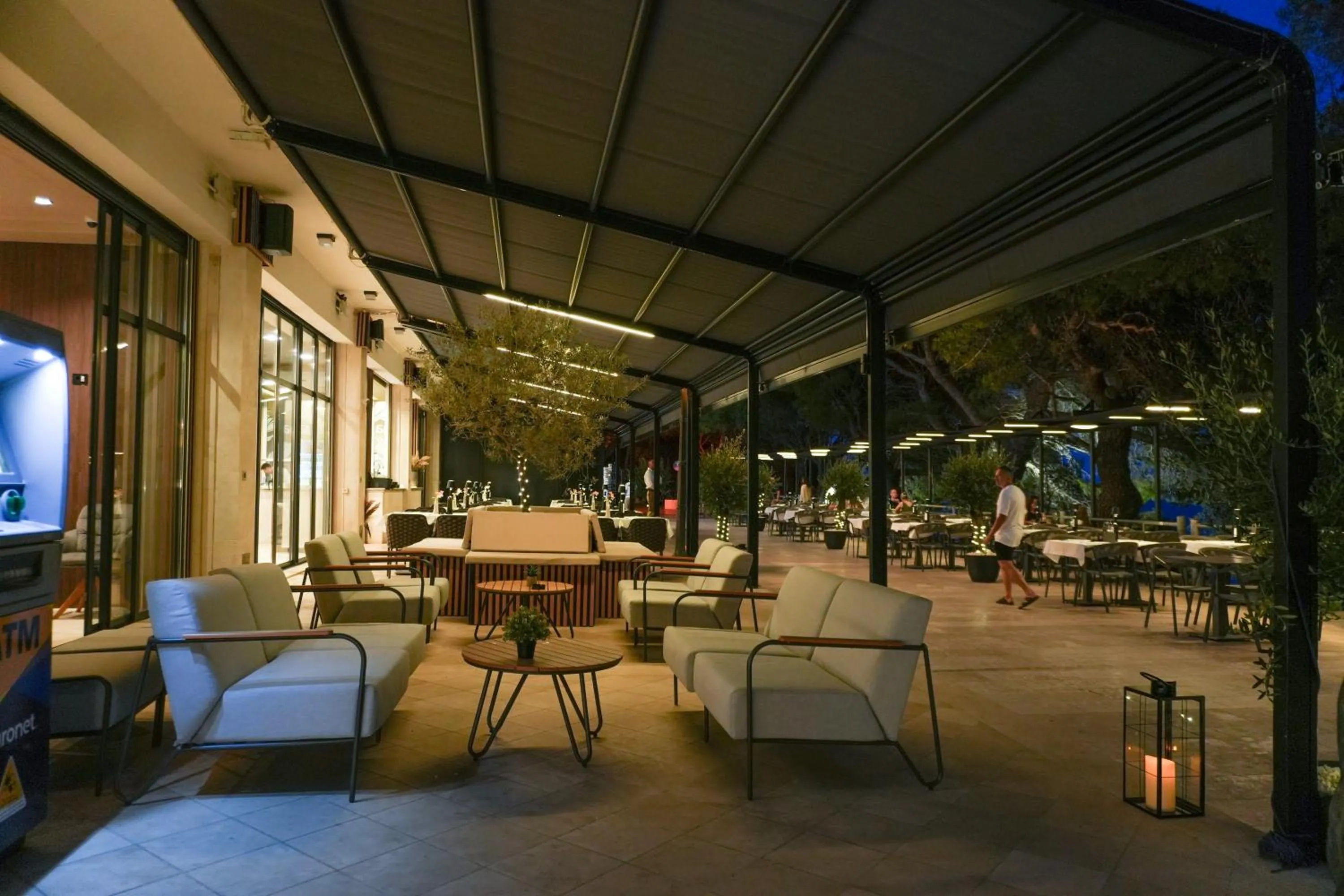 Restaurant/places to eat in Zlatni Rat Beach Resort
