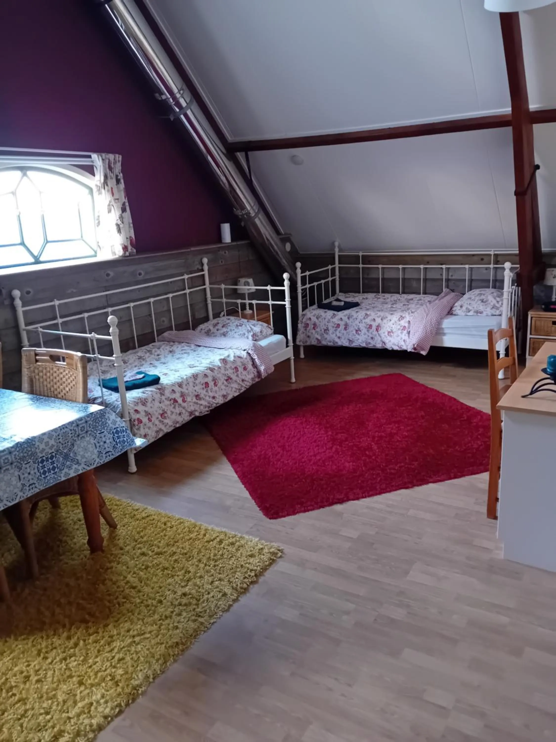 Dining area, Bed in B&B De Kaagse Koe