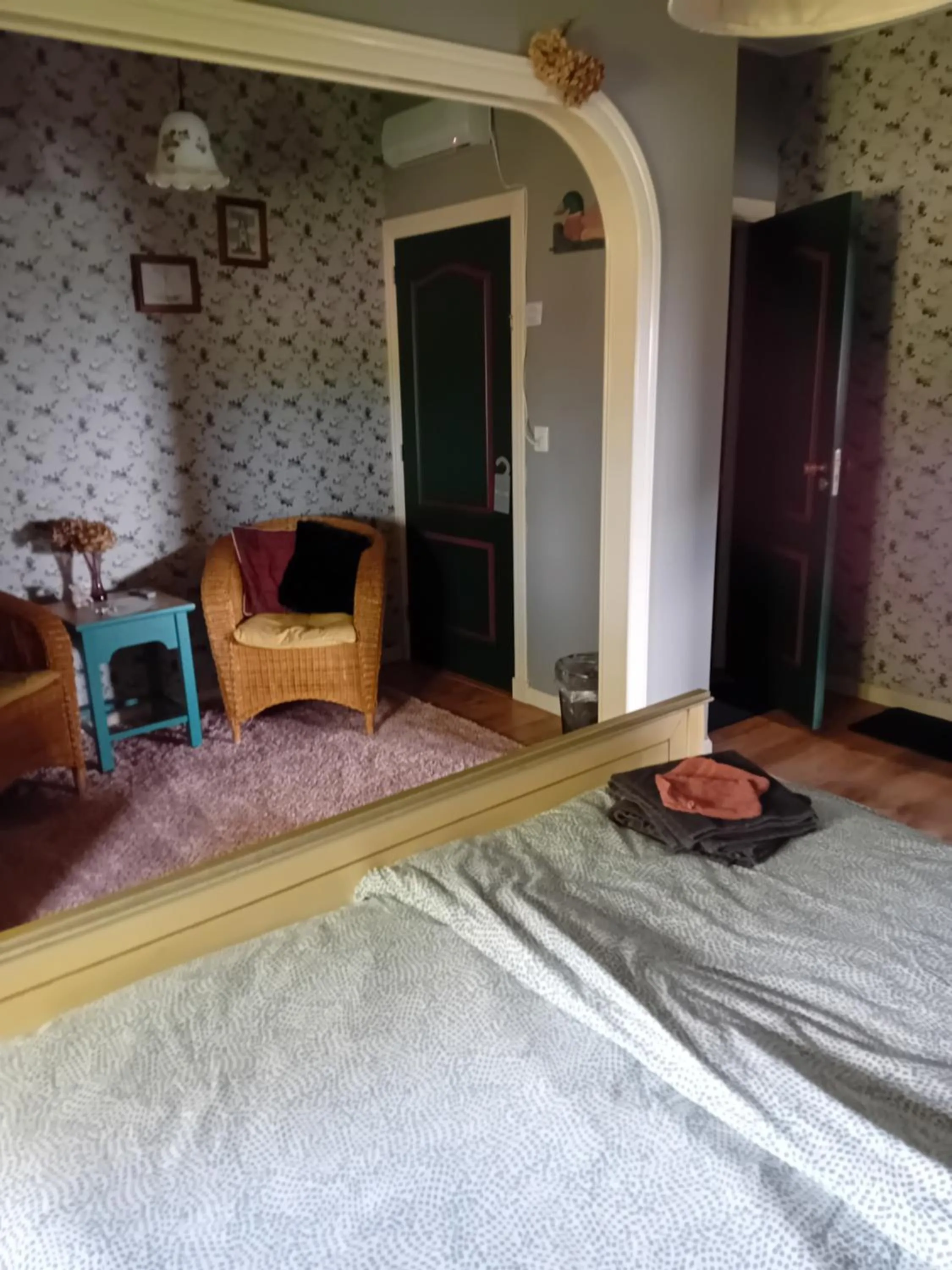 Bed in B&B De Kaagse Koe