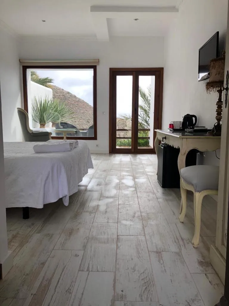 Decorative detail in La Almendra y El Gitano