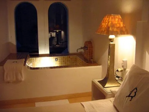 Decorative detail, Bed in La Almendra y El Gitano