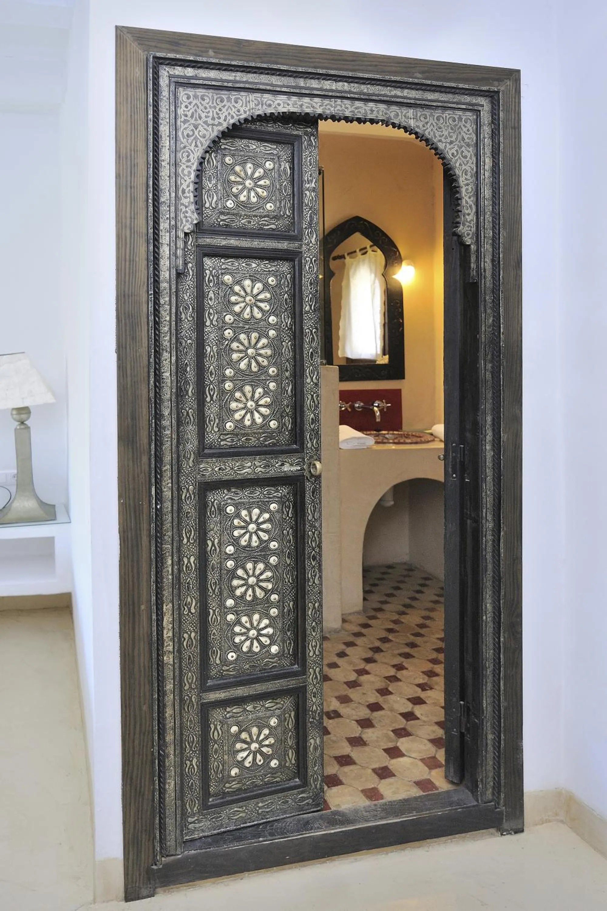 Decorative detail, Bed in La Almendra y El Gitano