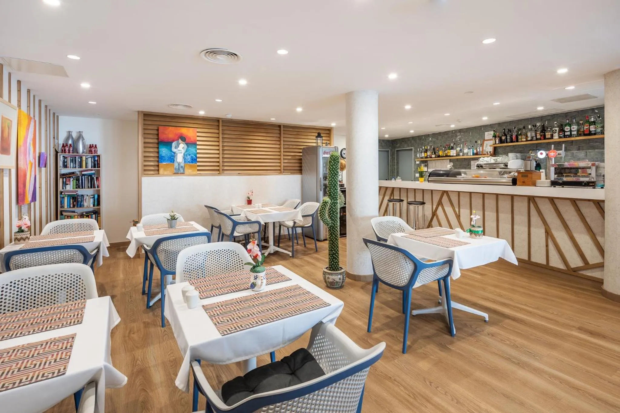 Restaurant/places to eat in Apartamentos LIVVO Koala Garden