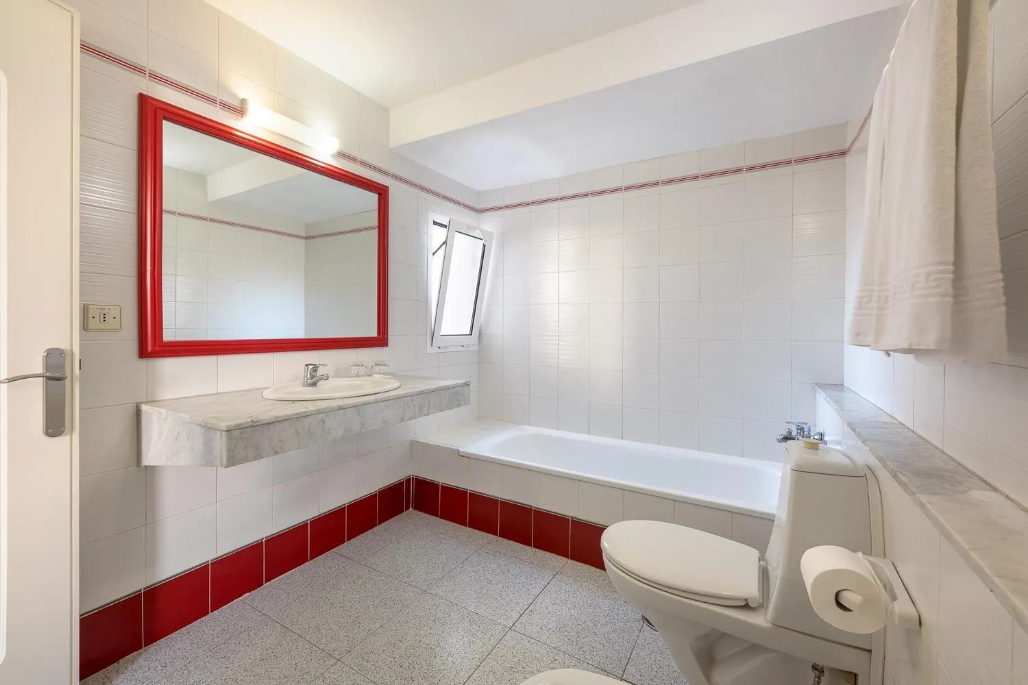 Bathroom in Apartamentos LIVVO Koala Garden