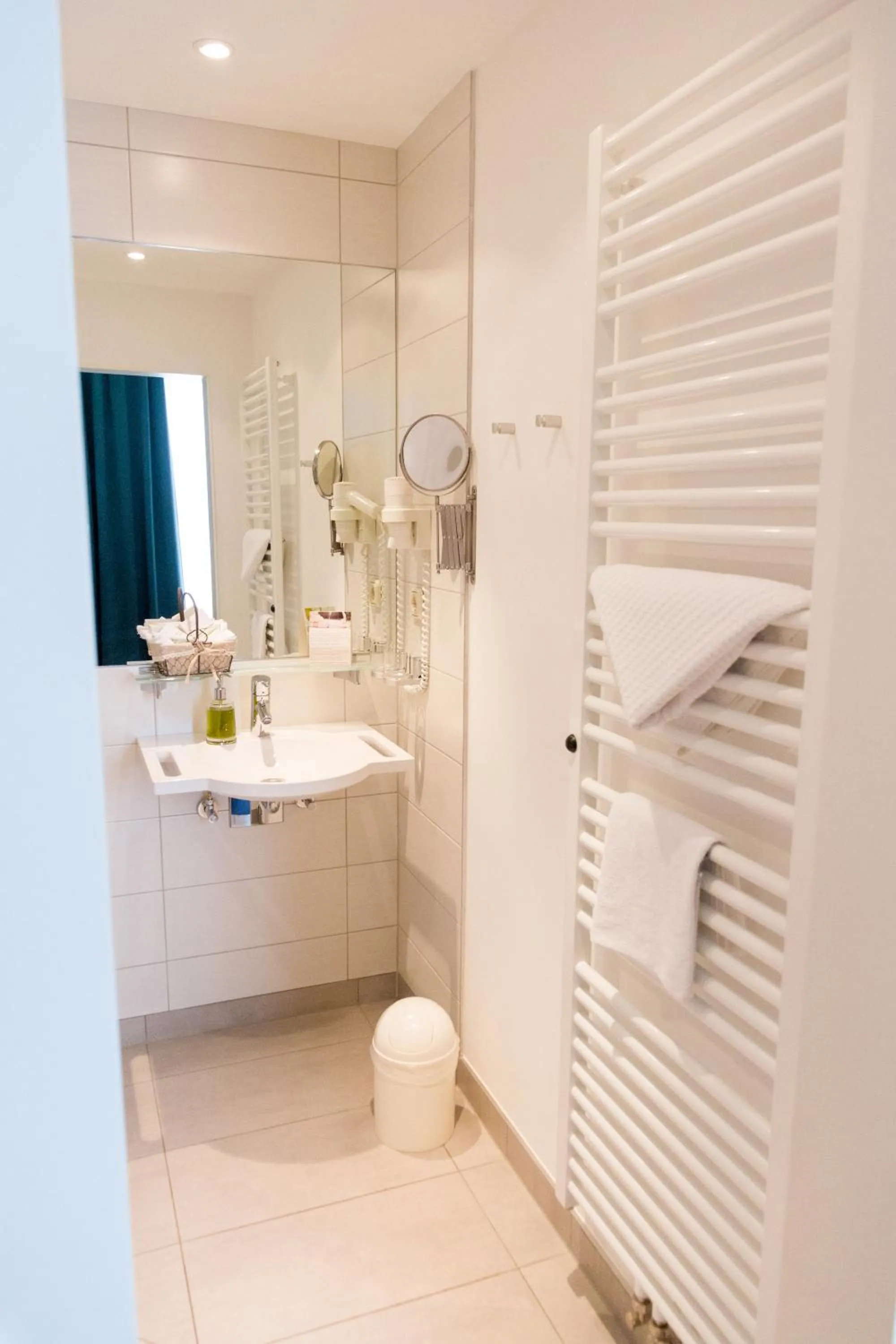 Photo of the whole room in Landhotel Rügheim