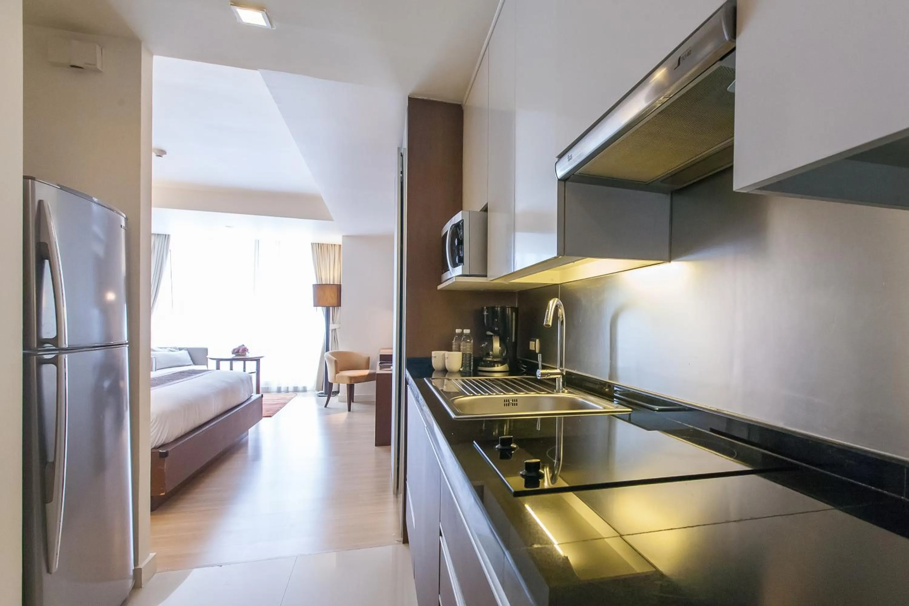 Kitchen or kitchenette in Oakwood Residence Sukhumvit 24 Bangkok