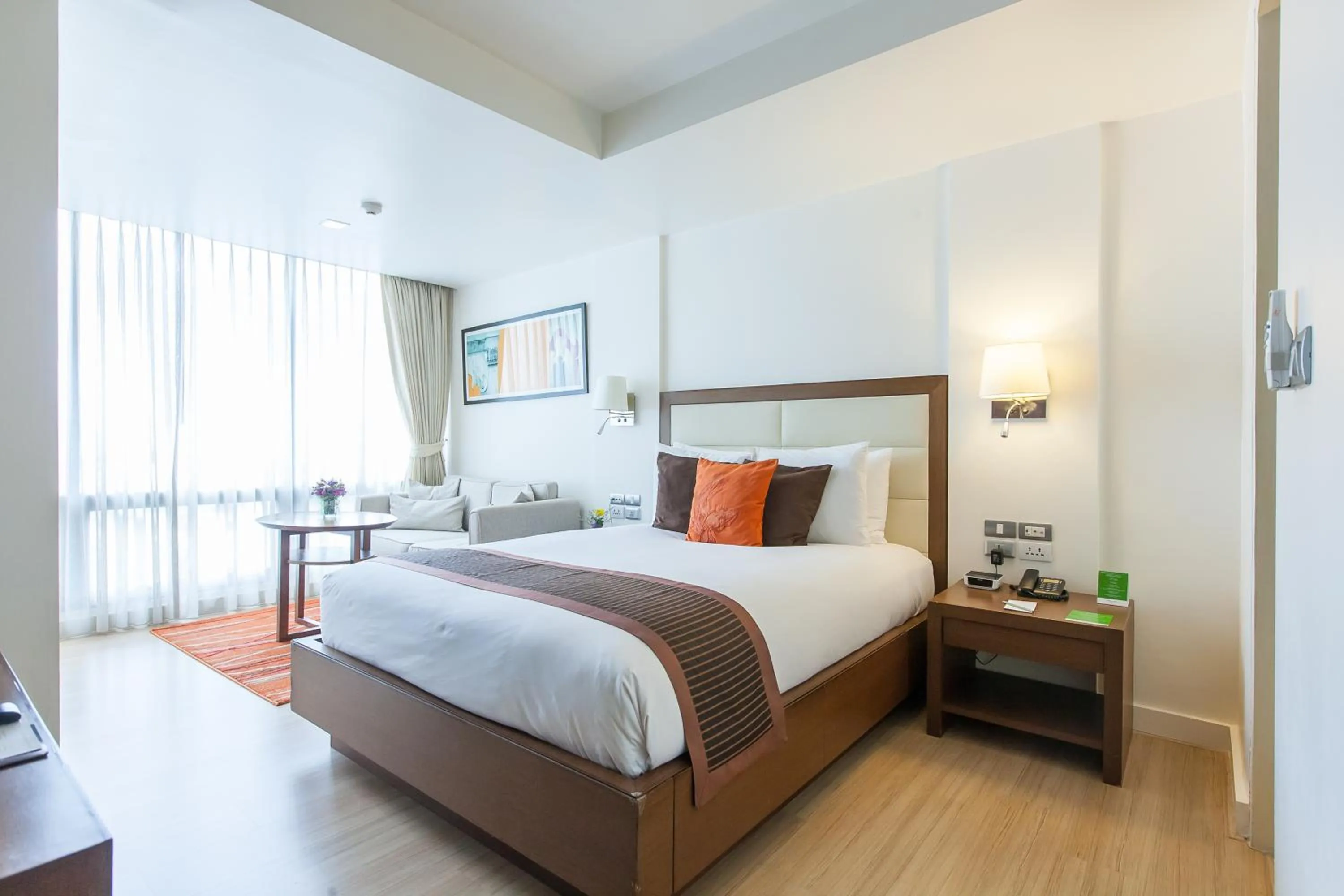 Bed in Oakwood Residence Sukhumvit 24 Bangkok