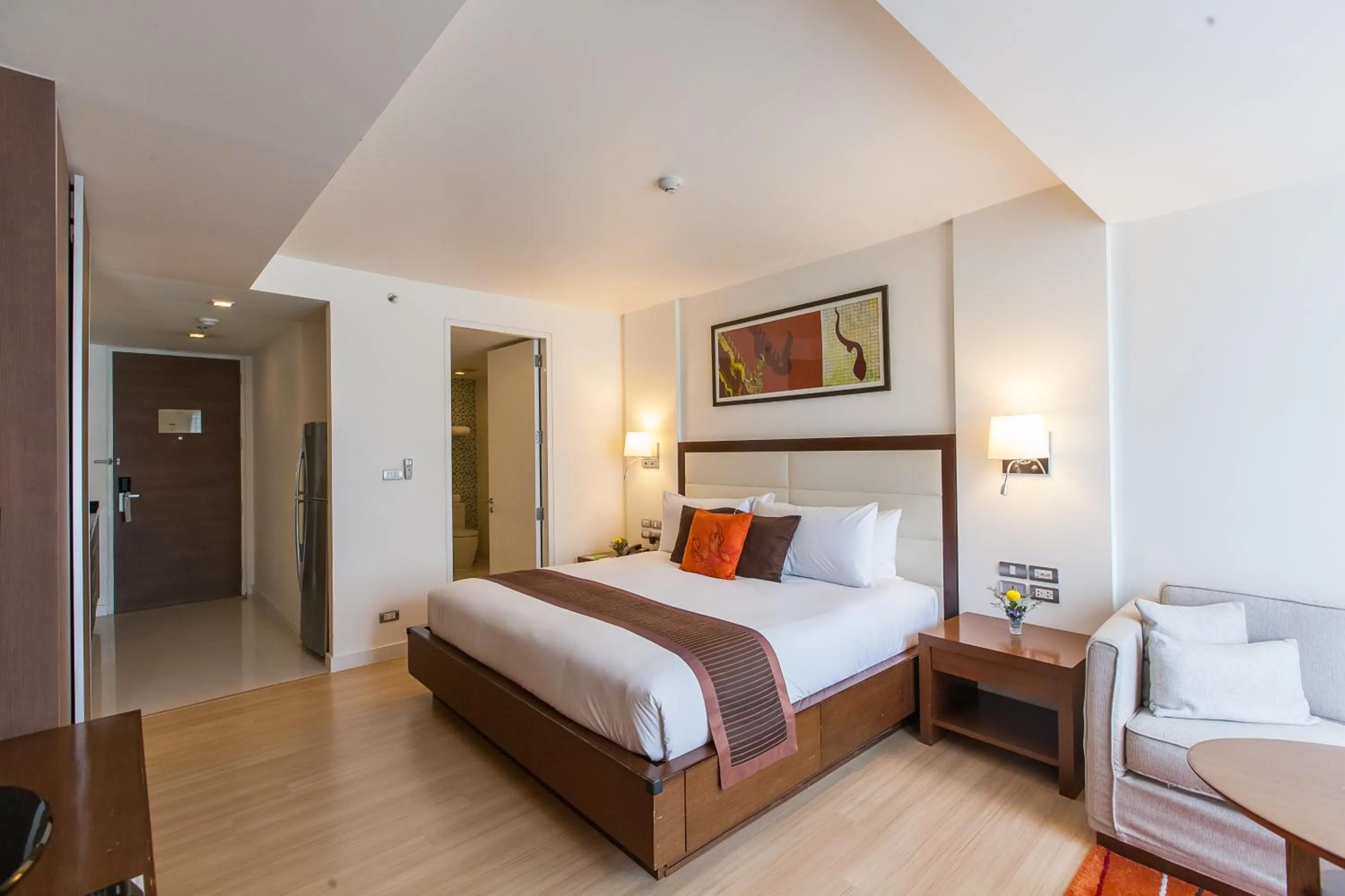 Bed in Oakwood Residence Sukhumvit 24 Bangkok