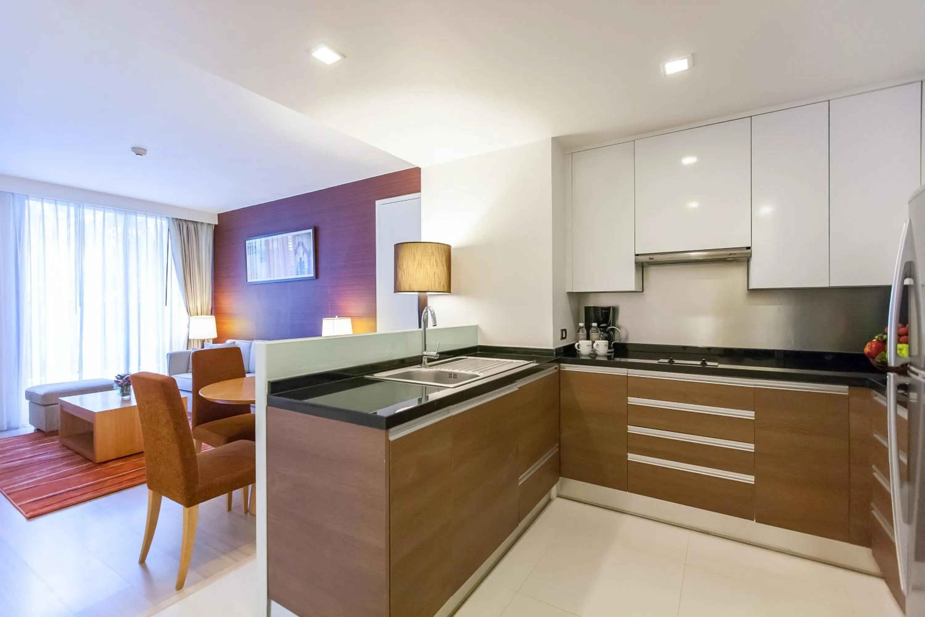 Kitchen or kitchenette in Oakwood Residence Sukhumvit 24 Bangkok
