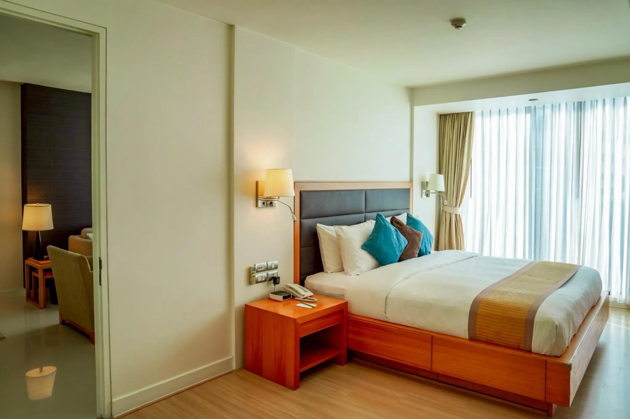 Bed in Oakwood Residence Sukhumvit 24 Bangkok