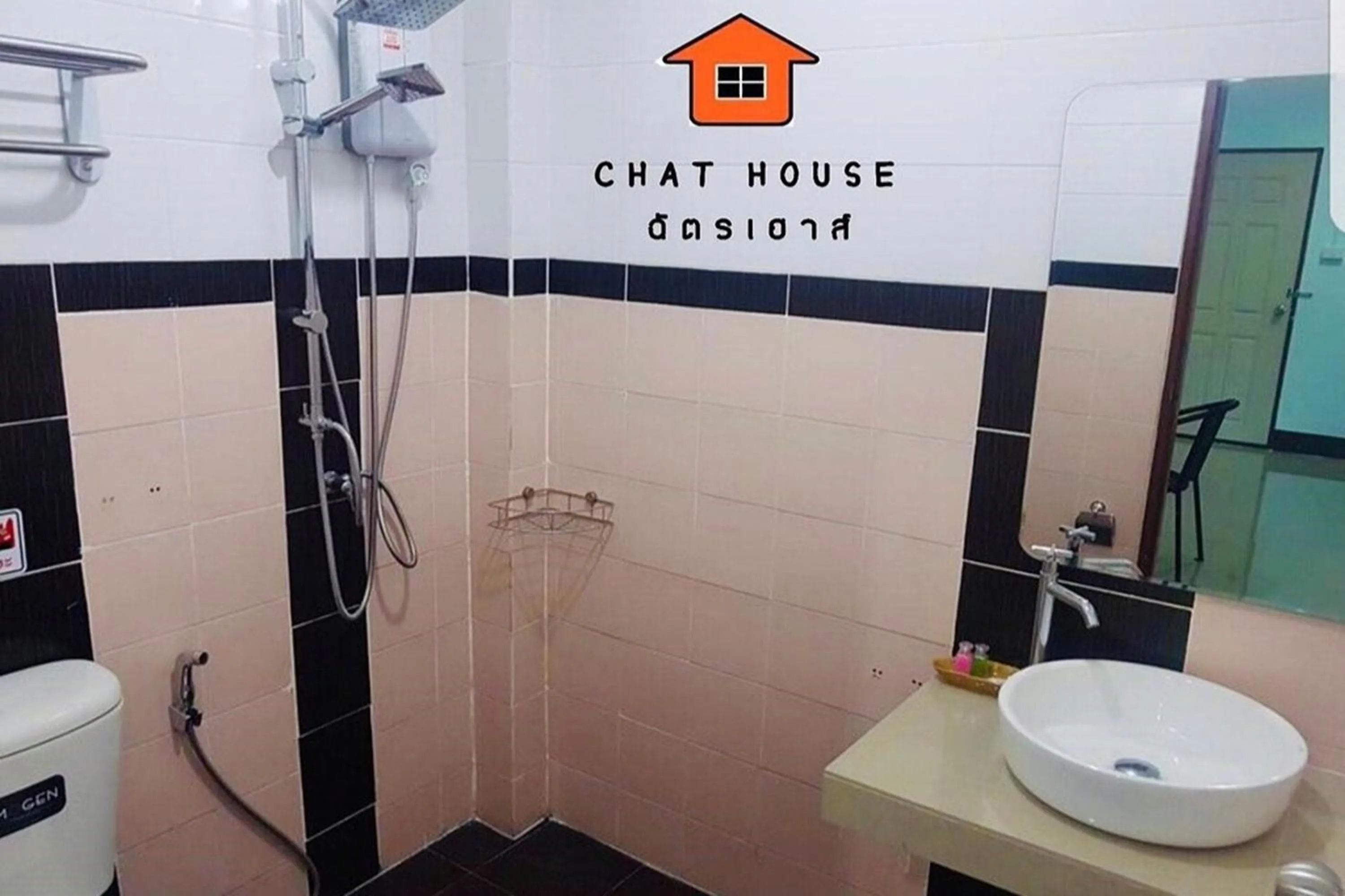 Shower in Chat House Chiang Rai