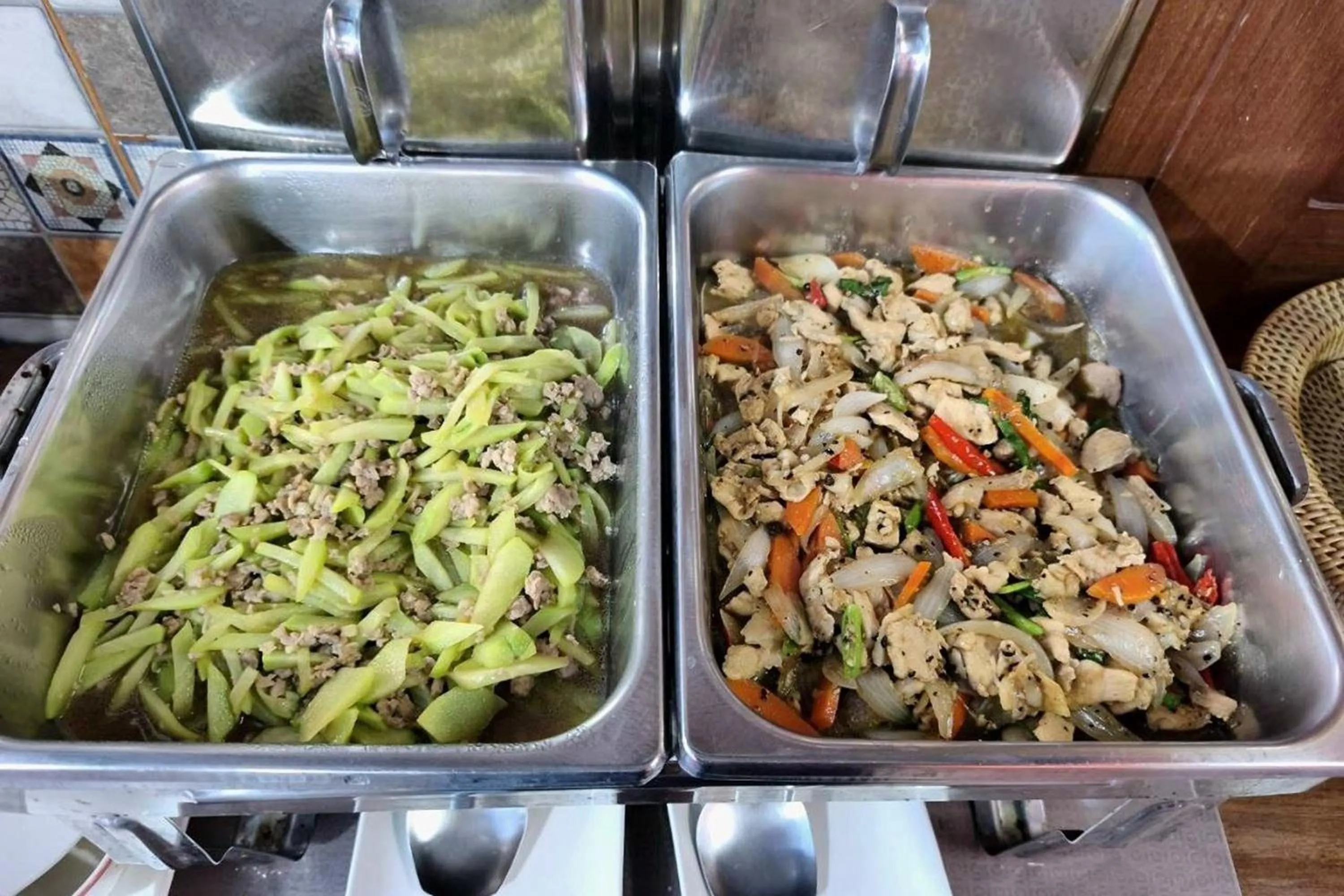 Restaurant/places to eat in Chat House Chiang Rai