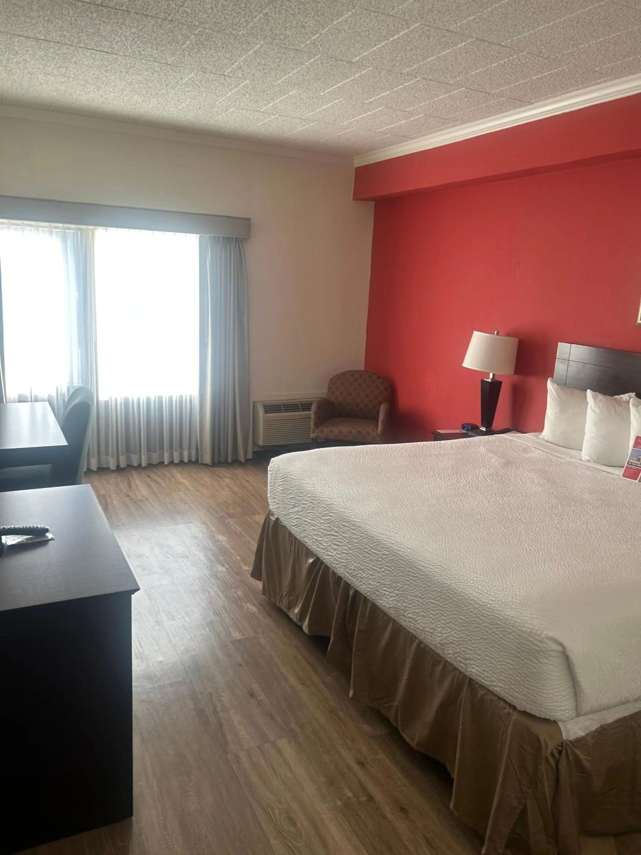 Bed in Ramada by Wyndham Newark/Wilmington