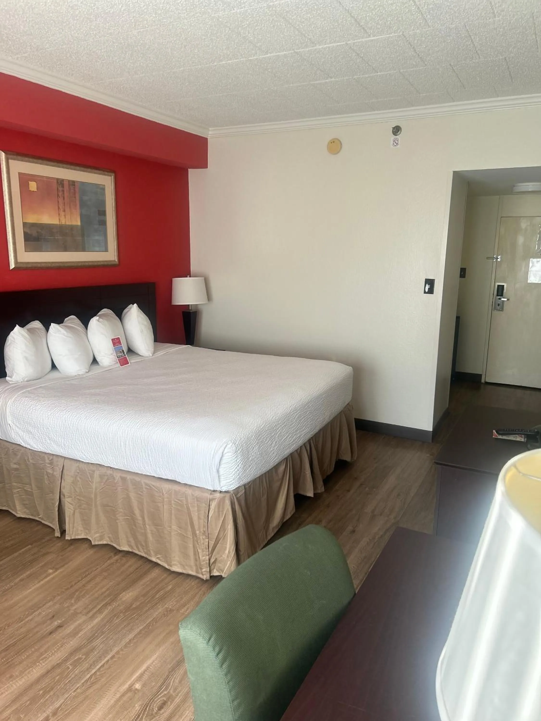 Bed in Ramada by Wyndham Newark/Wilmington