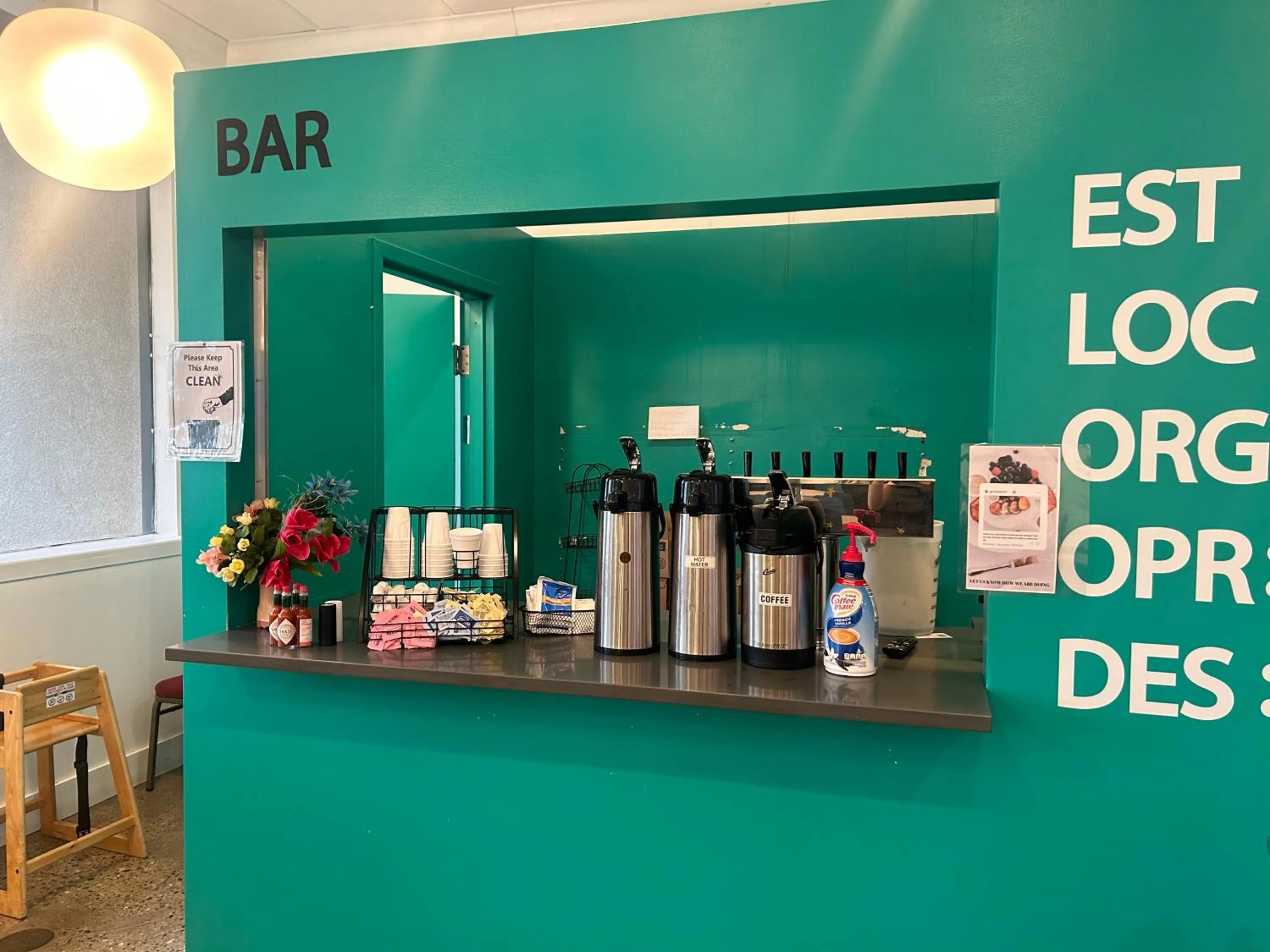 Coffee/tea facilities in Ramada by Wyndham Newark/Wilmington