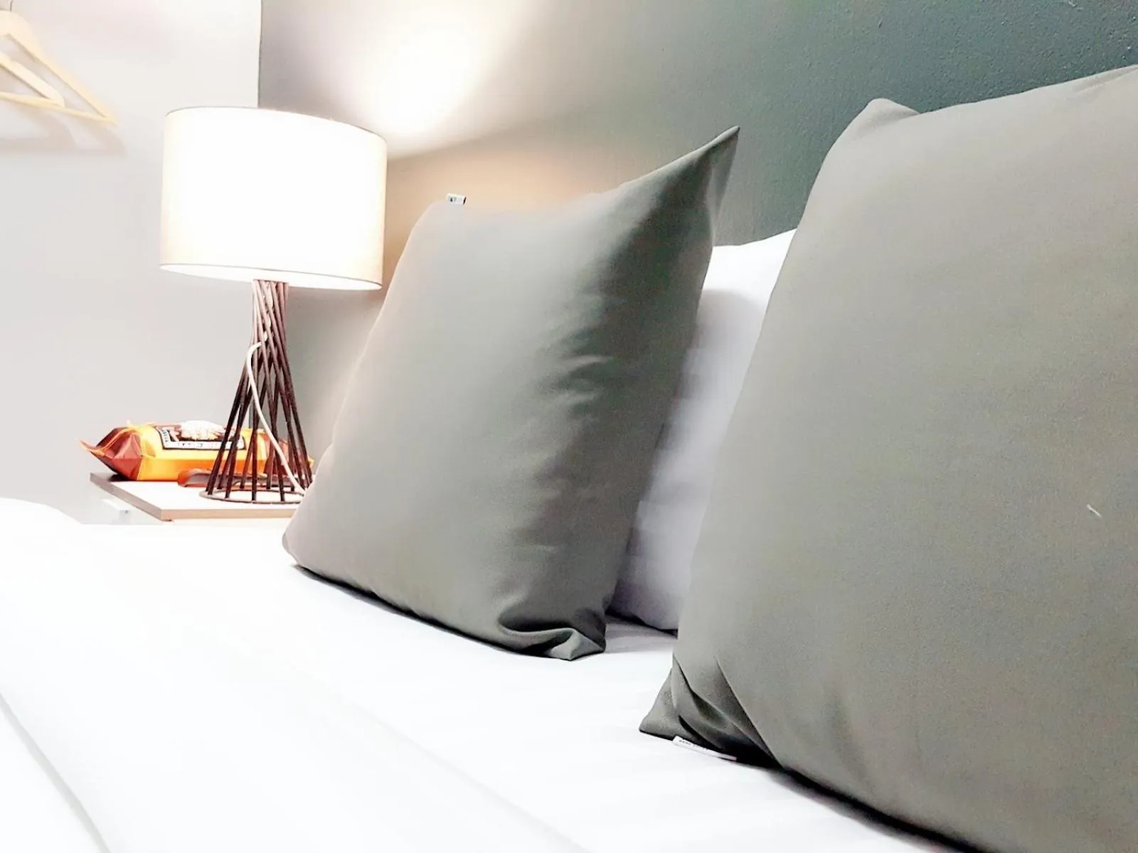 Photo of the whole room, Bed in Baan Pinklao