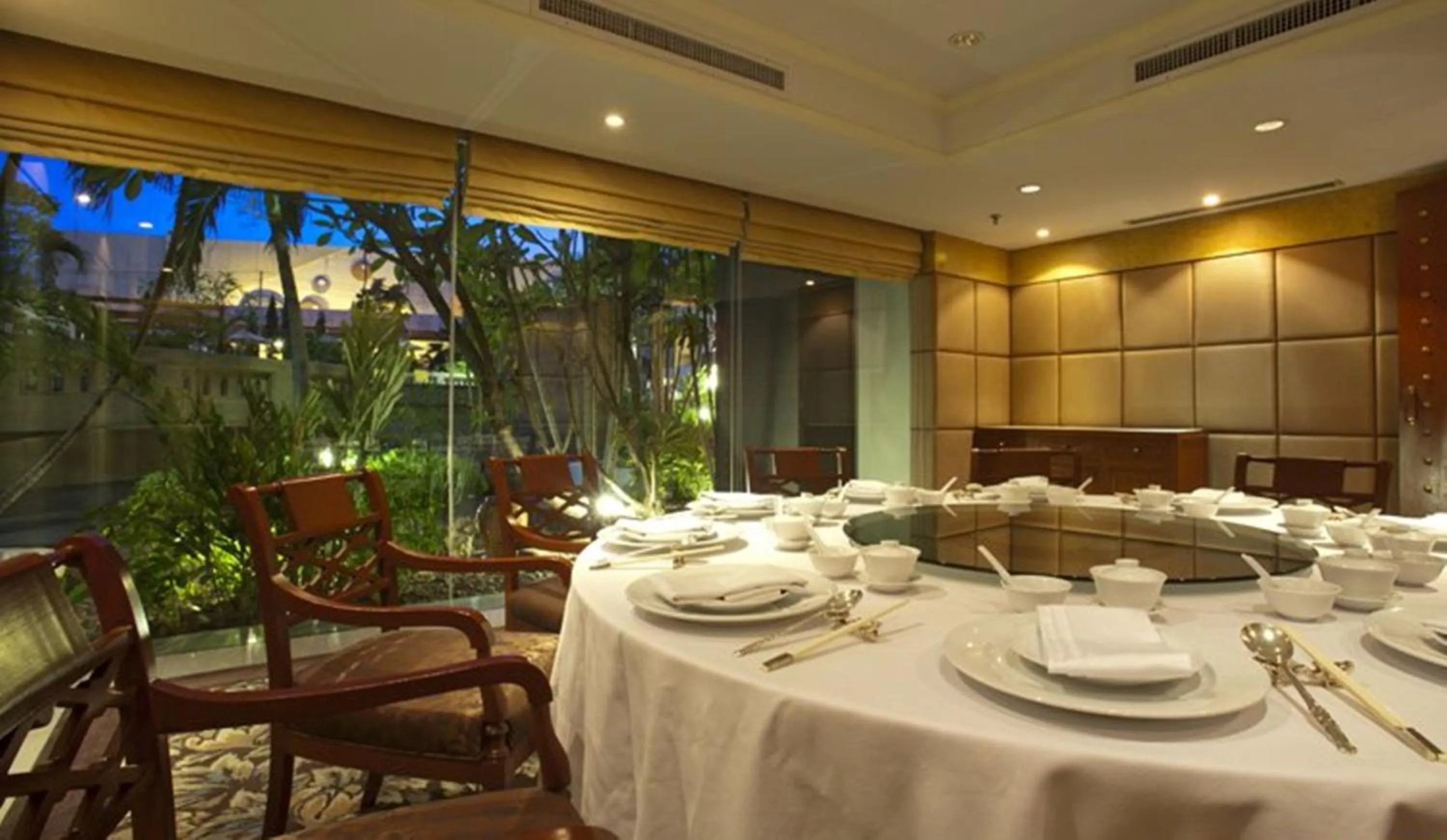 Restaurant/places to eat in Dusit Princess Srinakarin Bangkok