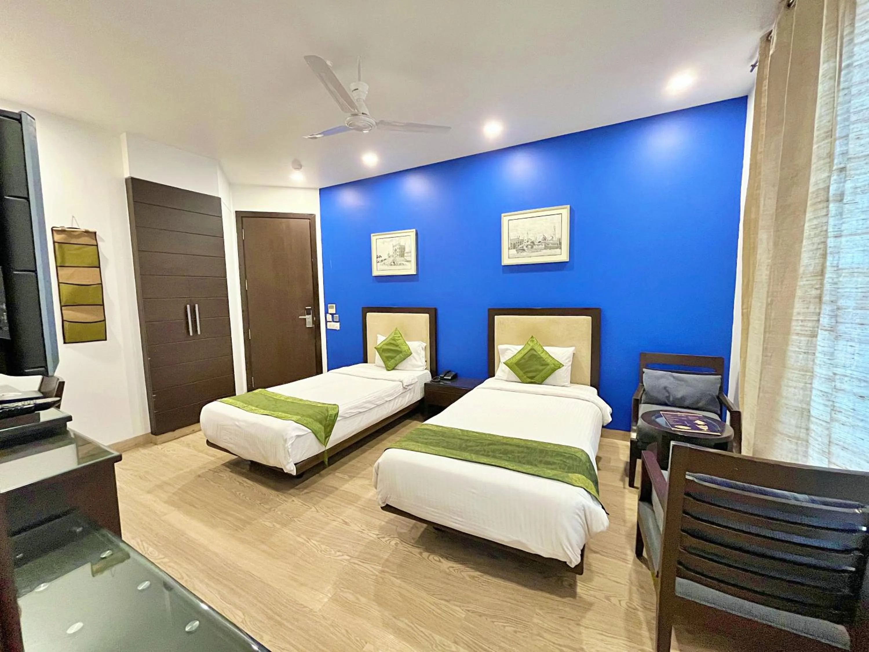 Photo of the whole room, Bed in Amber Inn by Orion Hotels