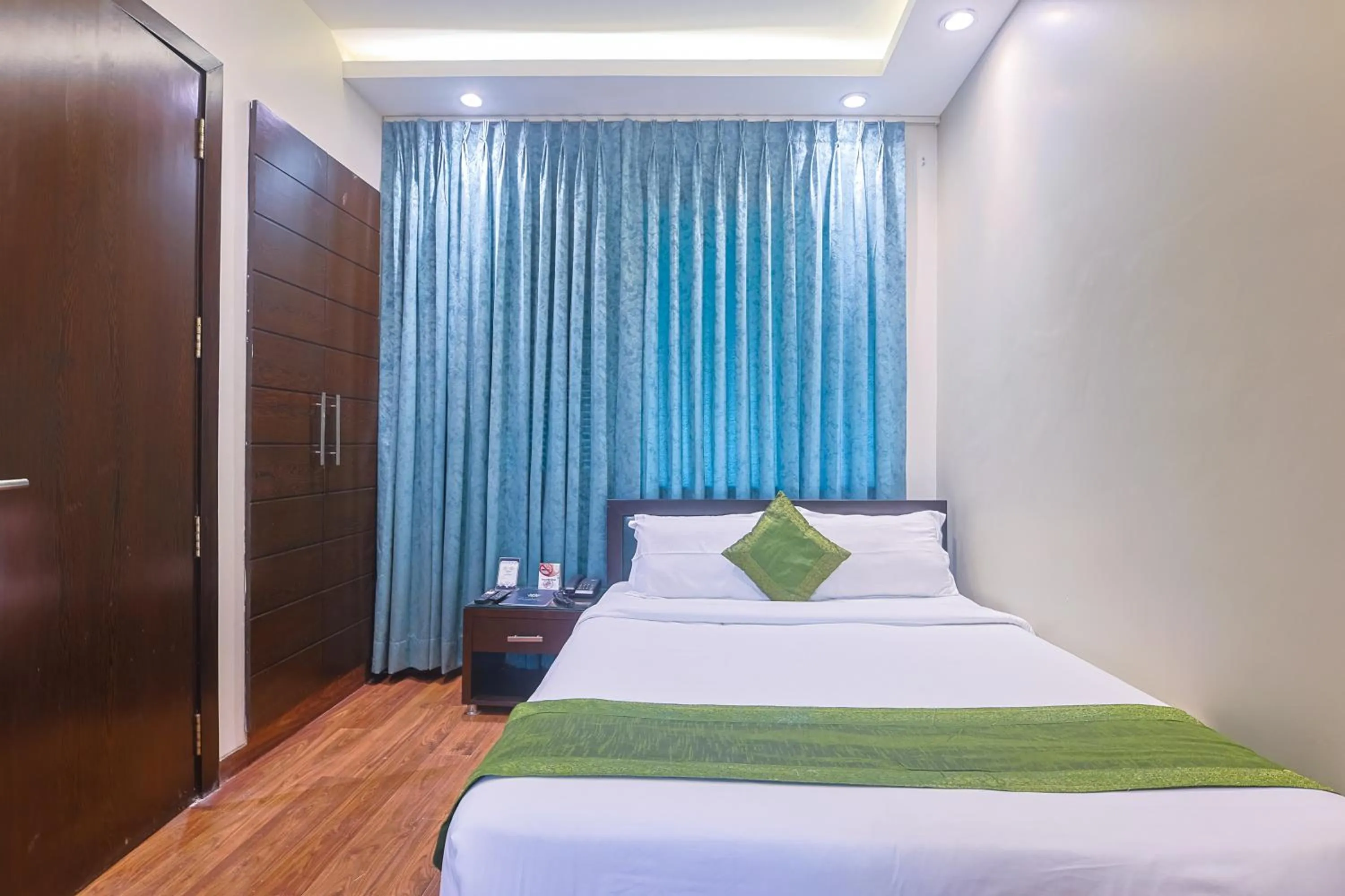 Bedroom, Bed in Amber Inn by Orion Hotels