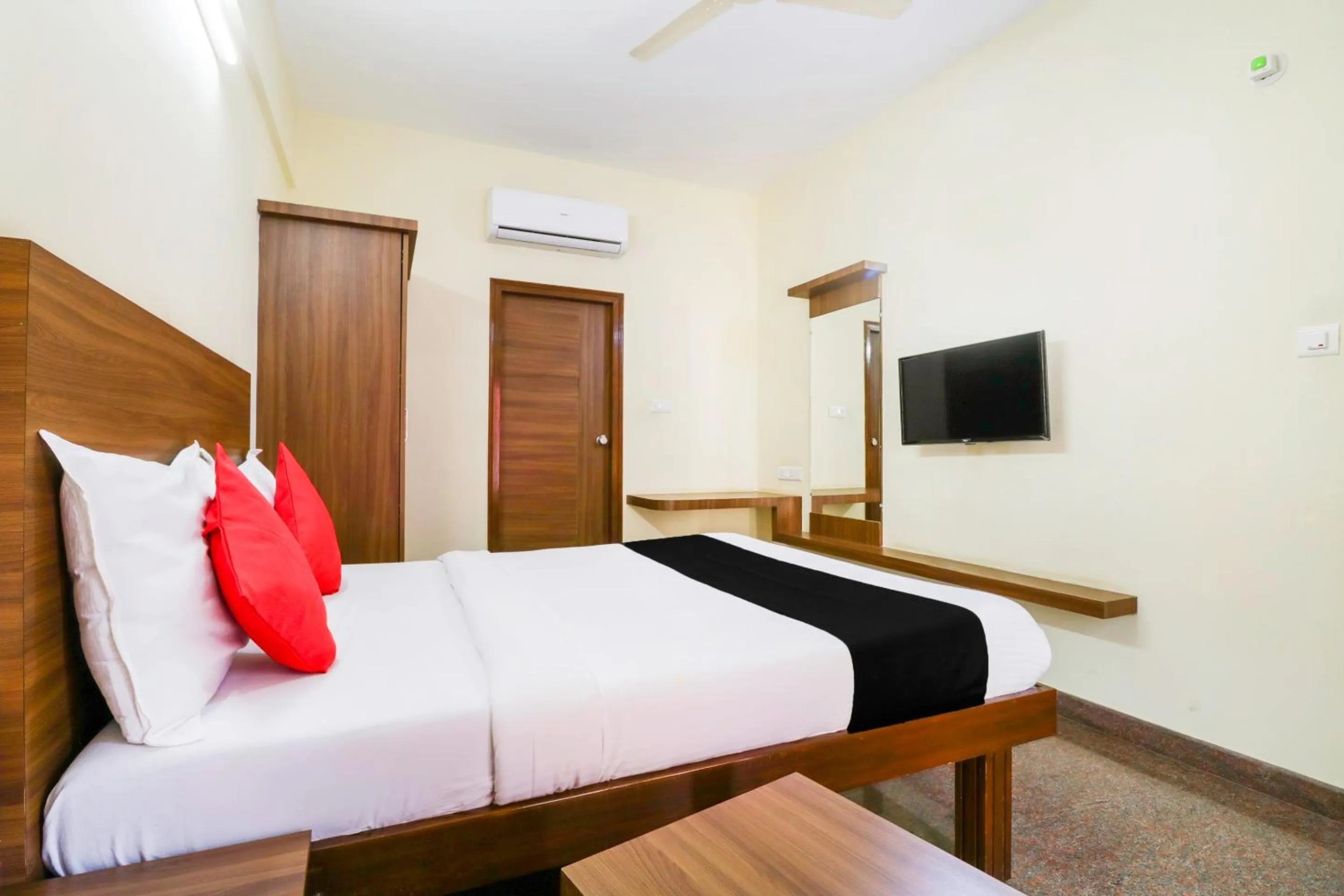 Bedroom, Bed in Hotel O Champion Comfort Near Hosahalli Metro Station