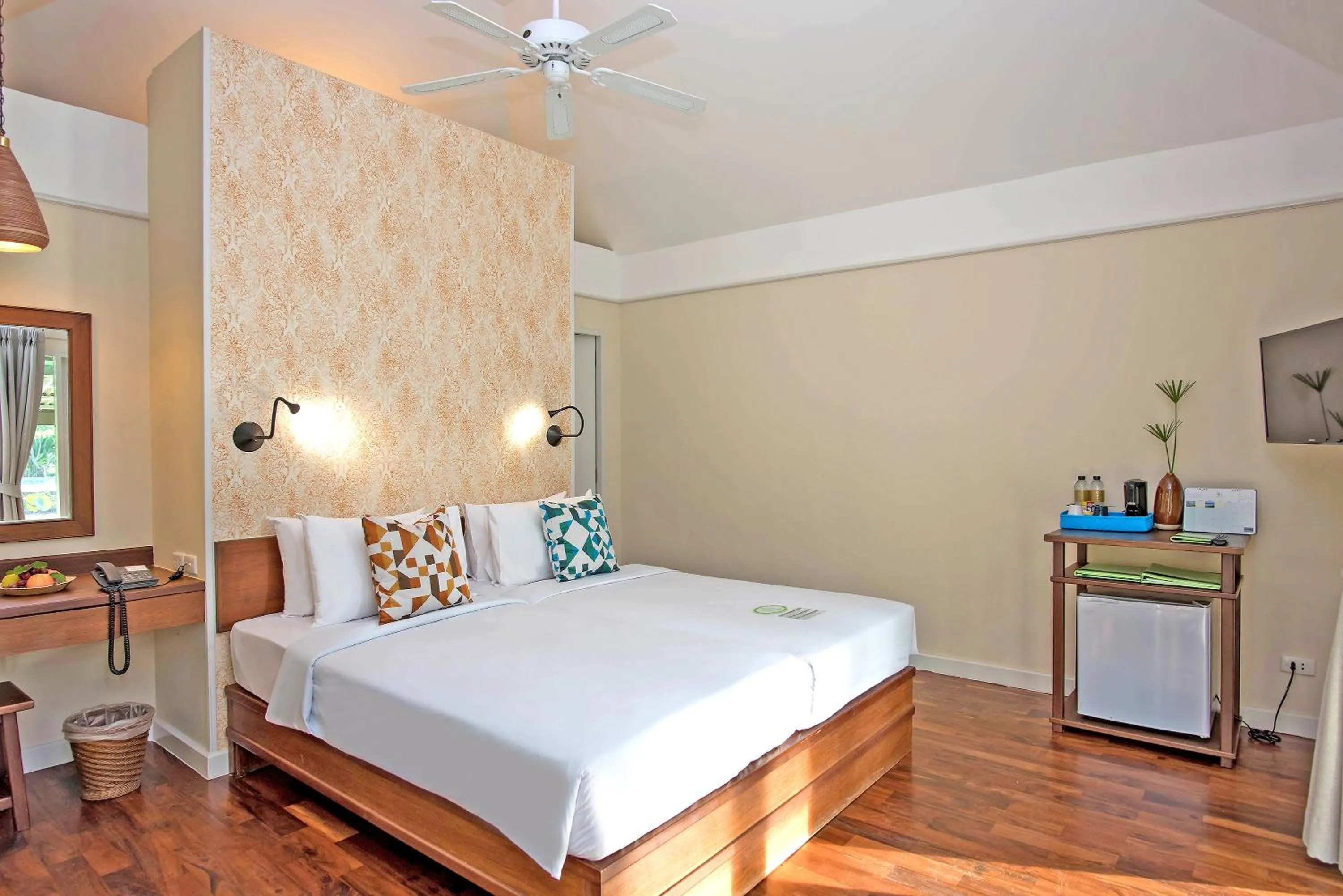 Photo of the whole room, Bed in Sai Kaew Beach Resort