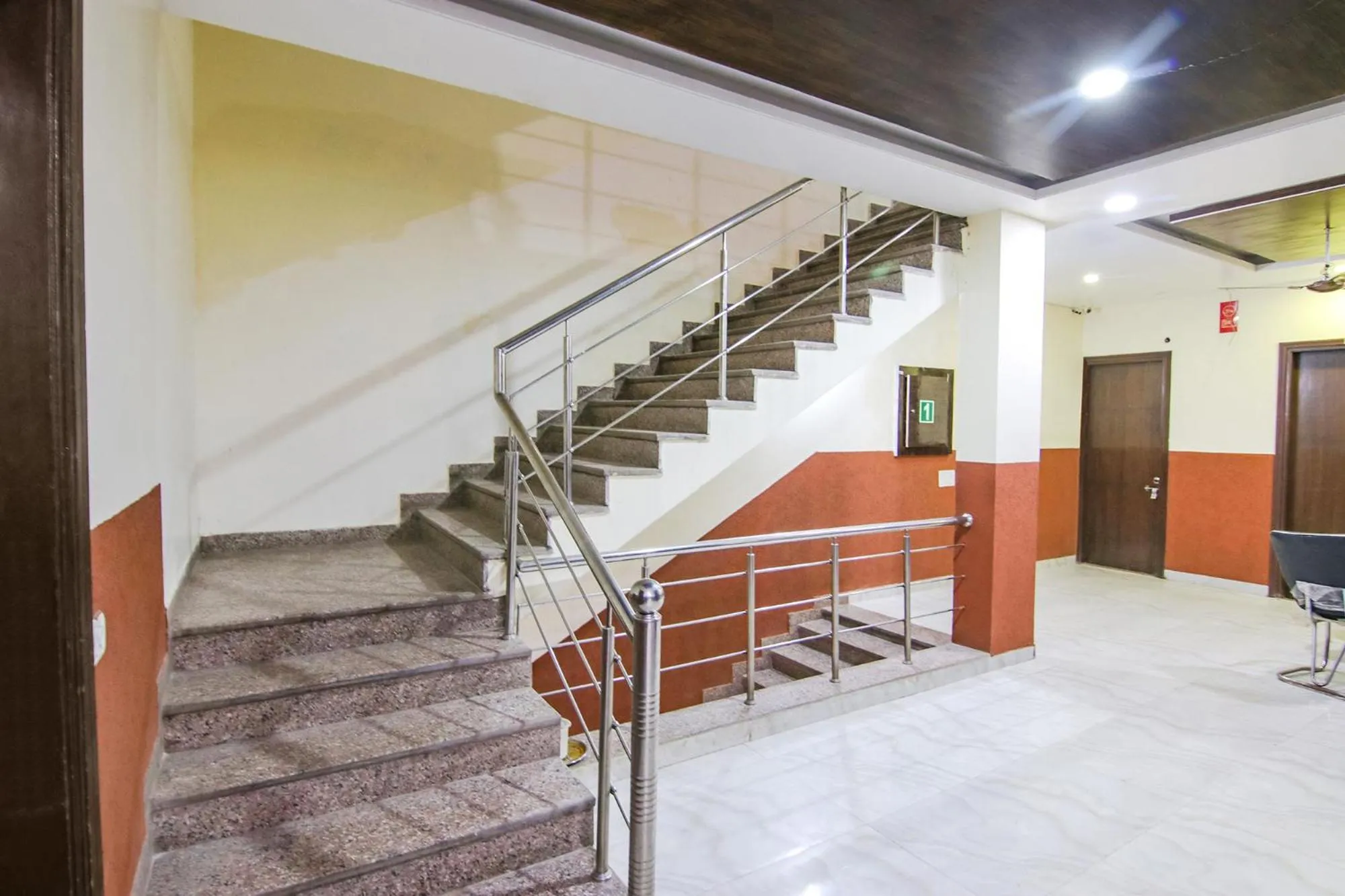 Lobby or reception in FabExpress Kohinoor City