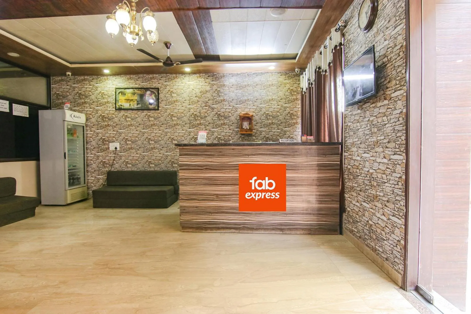 Lobby or reception in FabExpress Kohinoor City