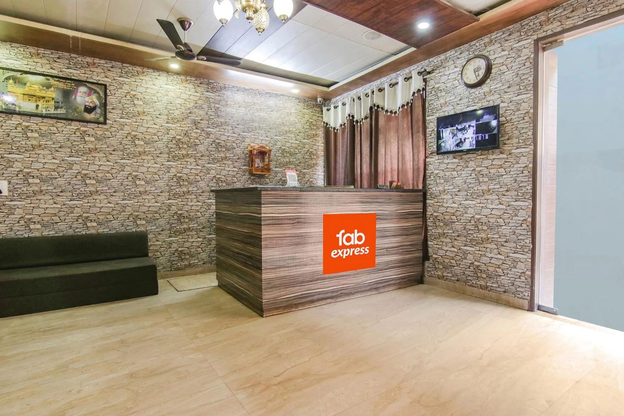 Lobby or reception in FabExpress Kohinoor City