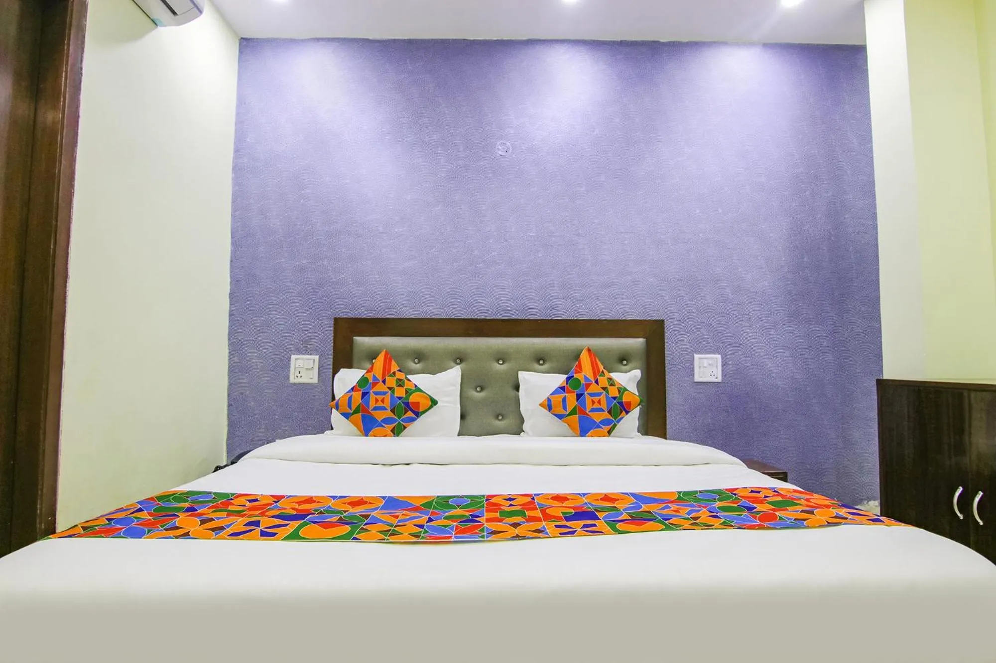 Bed in FabExpress Kohinoor City