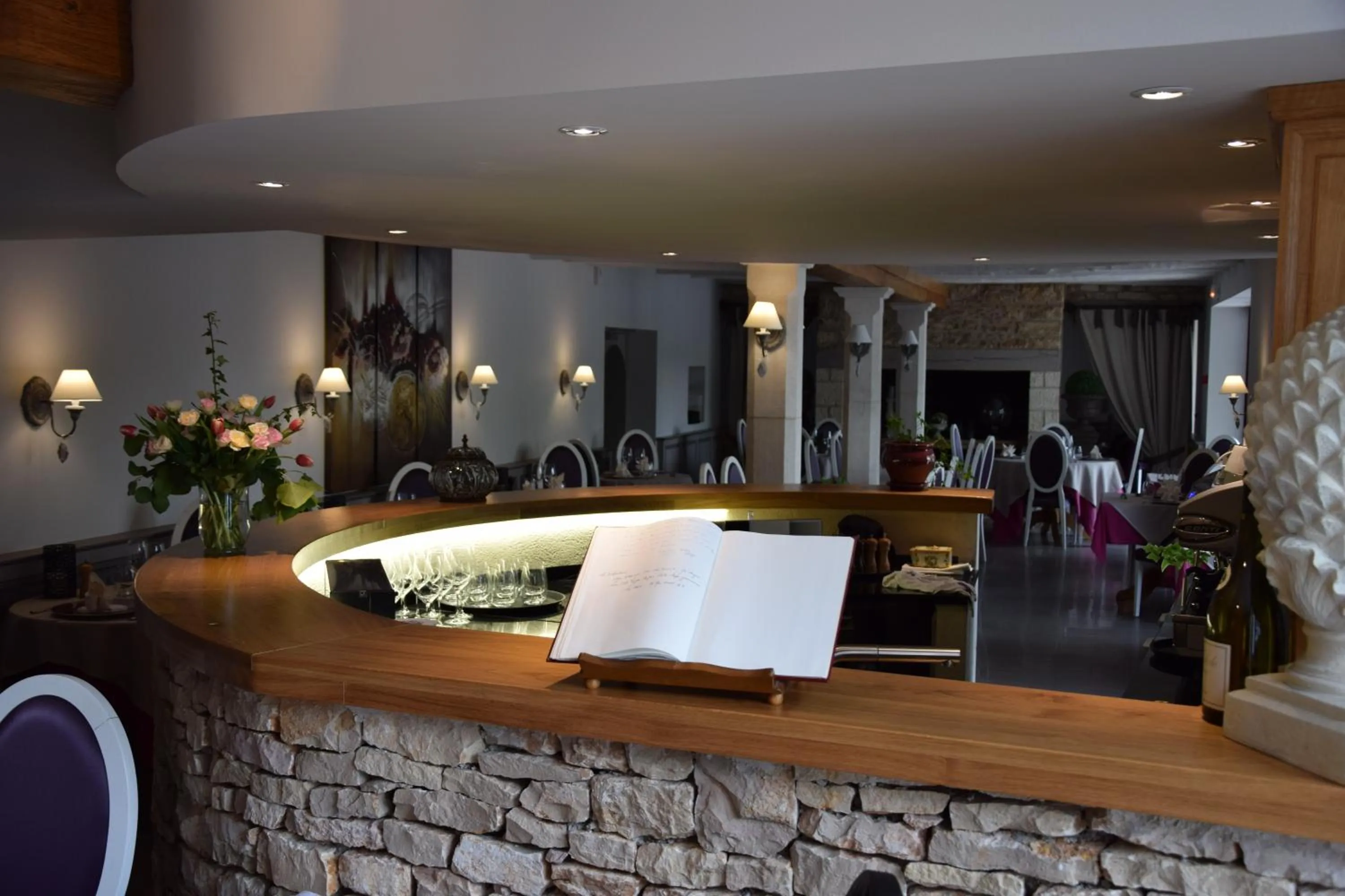 Restaurant/places to eat in Le Petit Relais