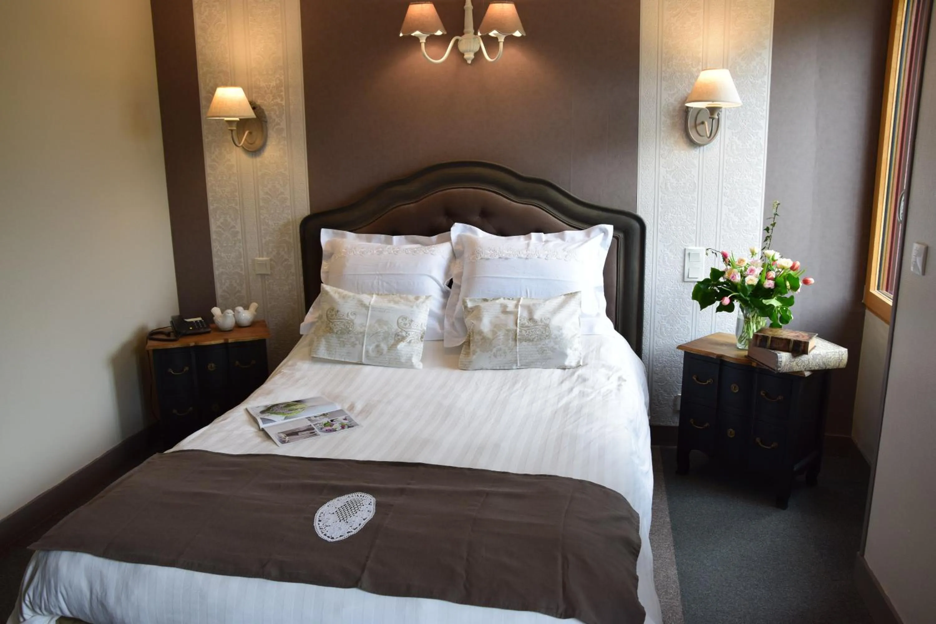 Photo of the whole room, Bed in Le Petit Relais