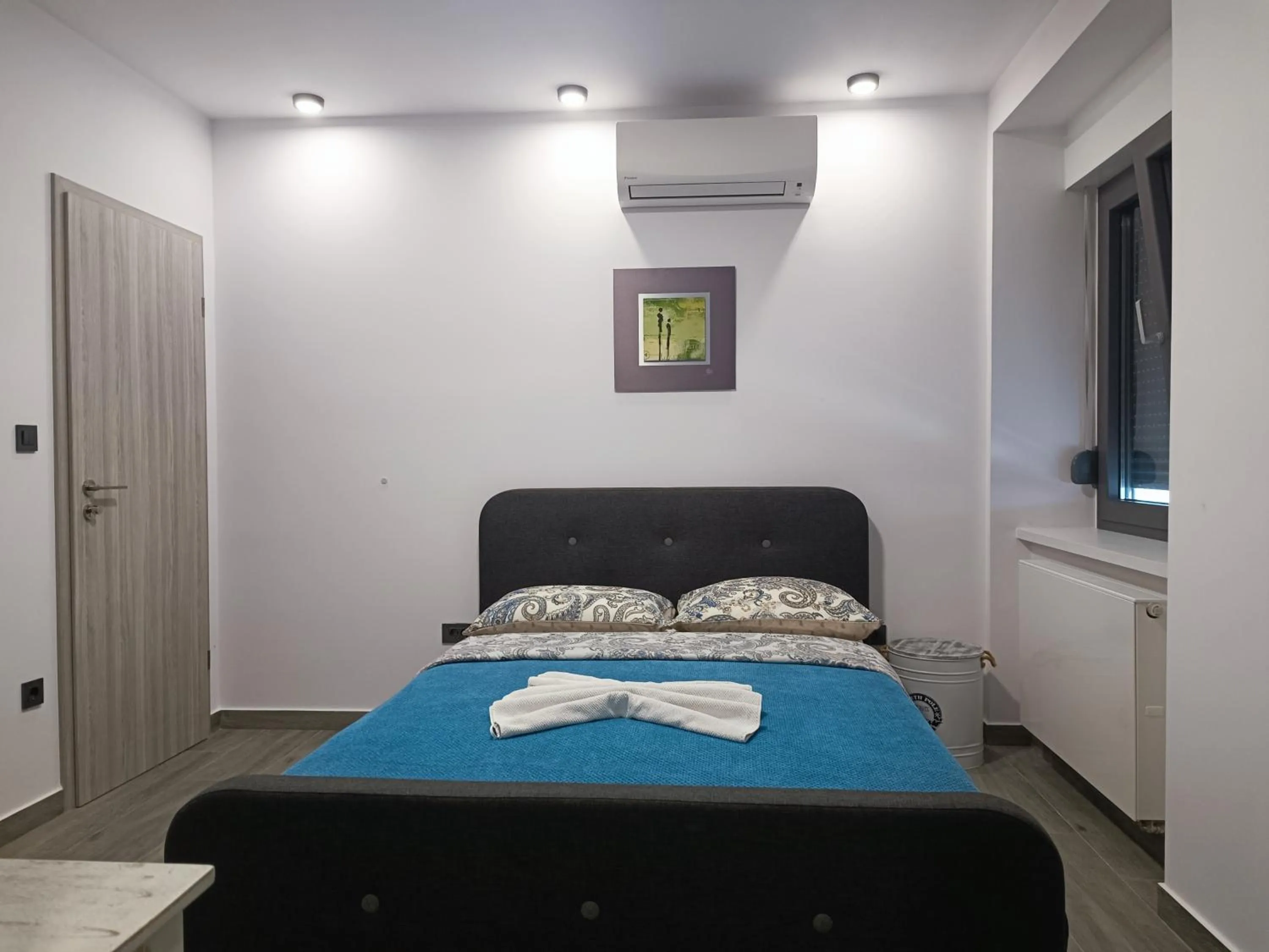 Bed in Rooms Madison