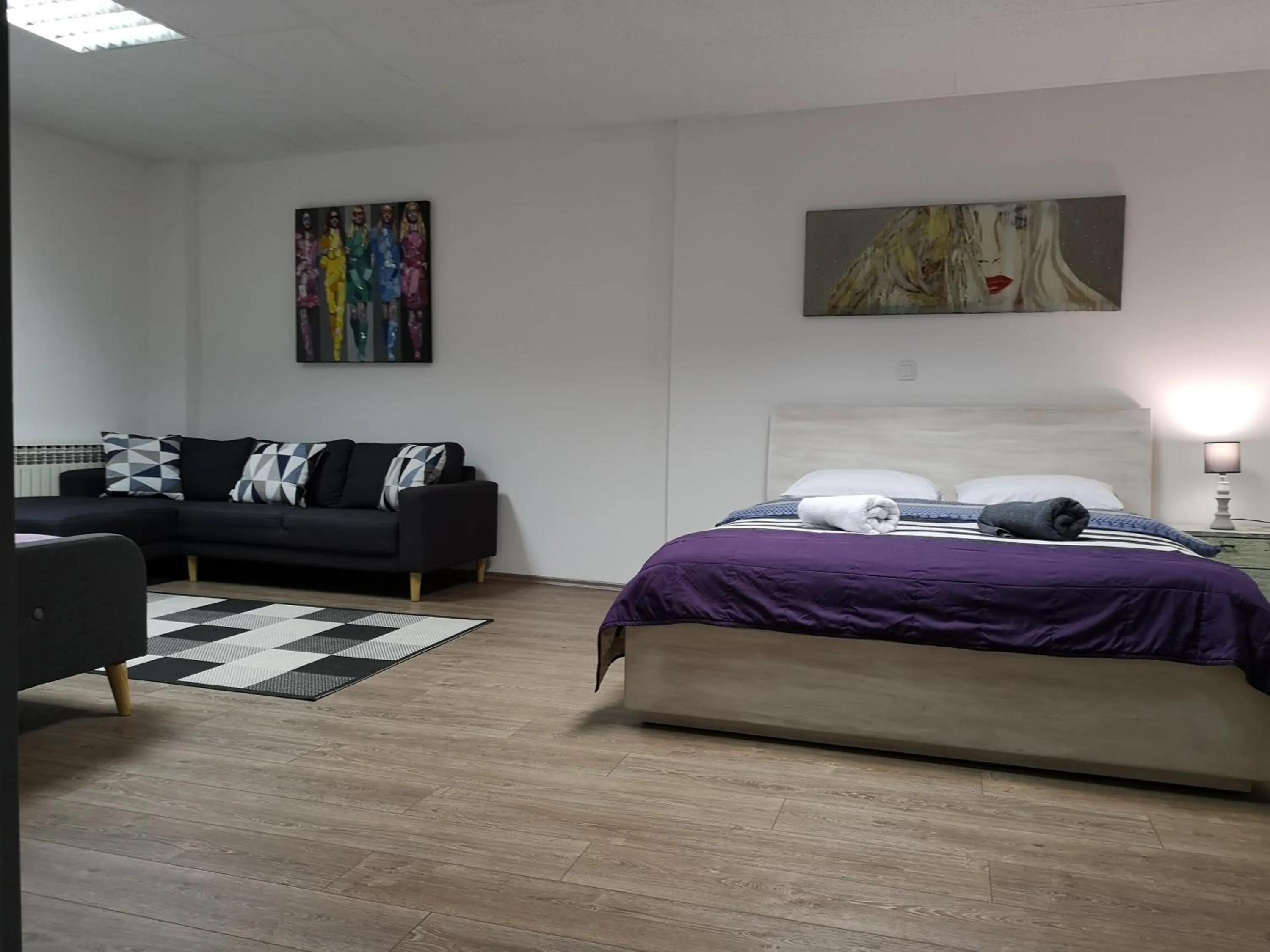 Bed in Rooms Madison