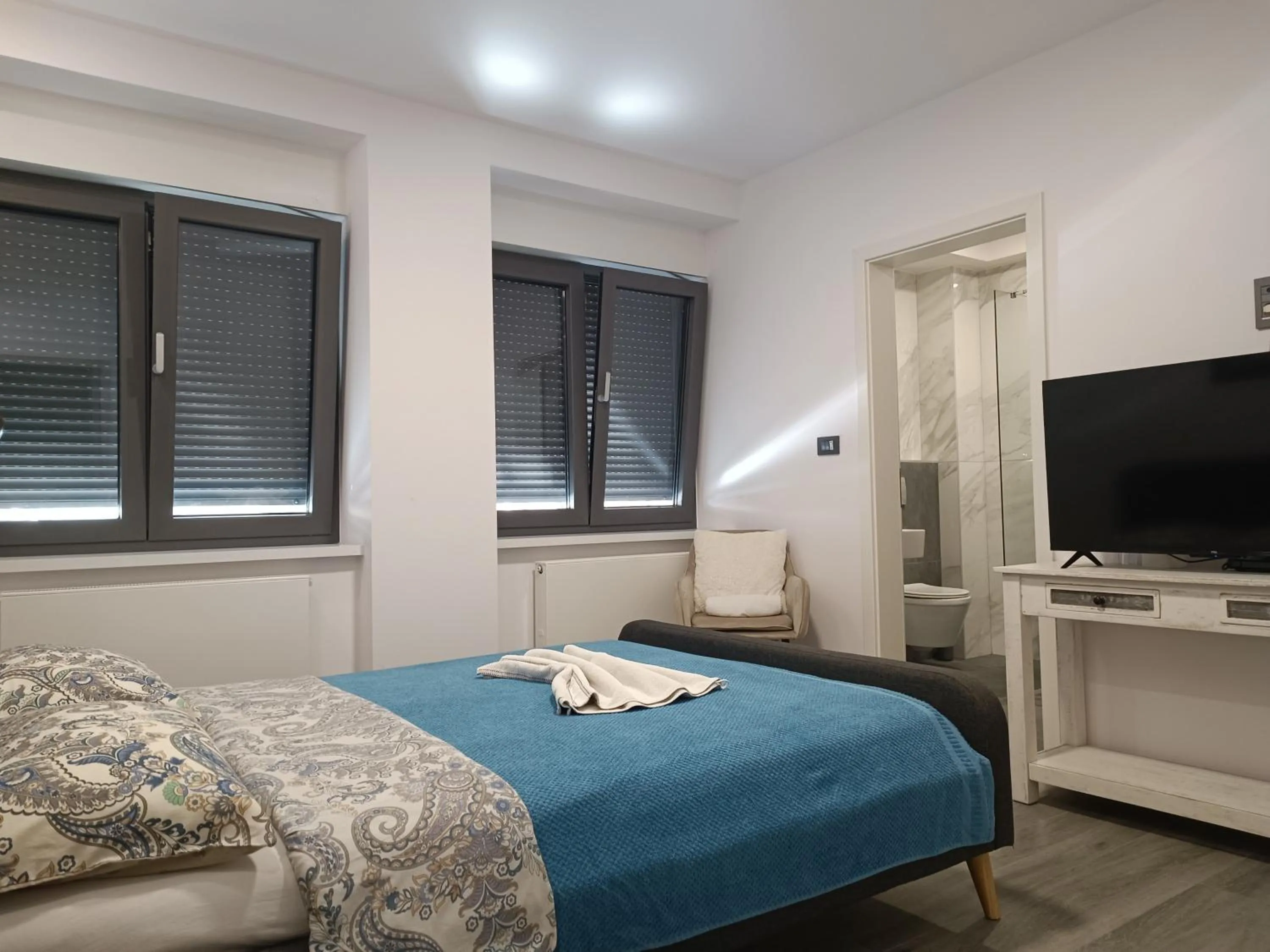 Bed in Rooms Madison