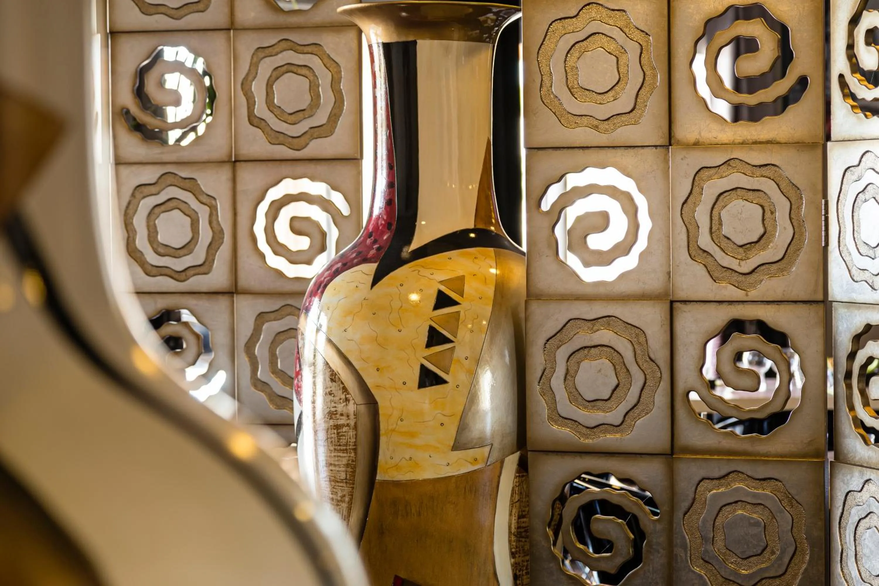 Decorative detail in Le Ya'Tis