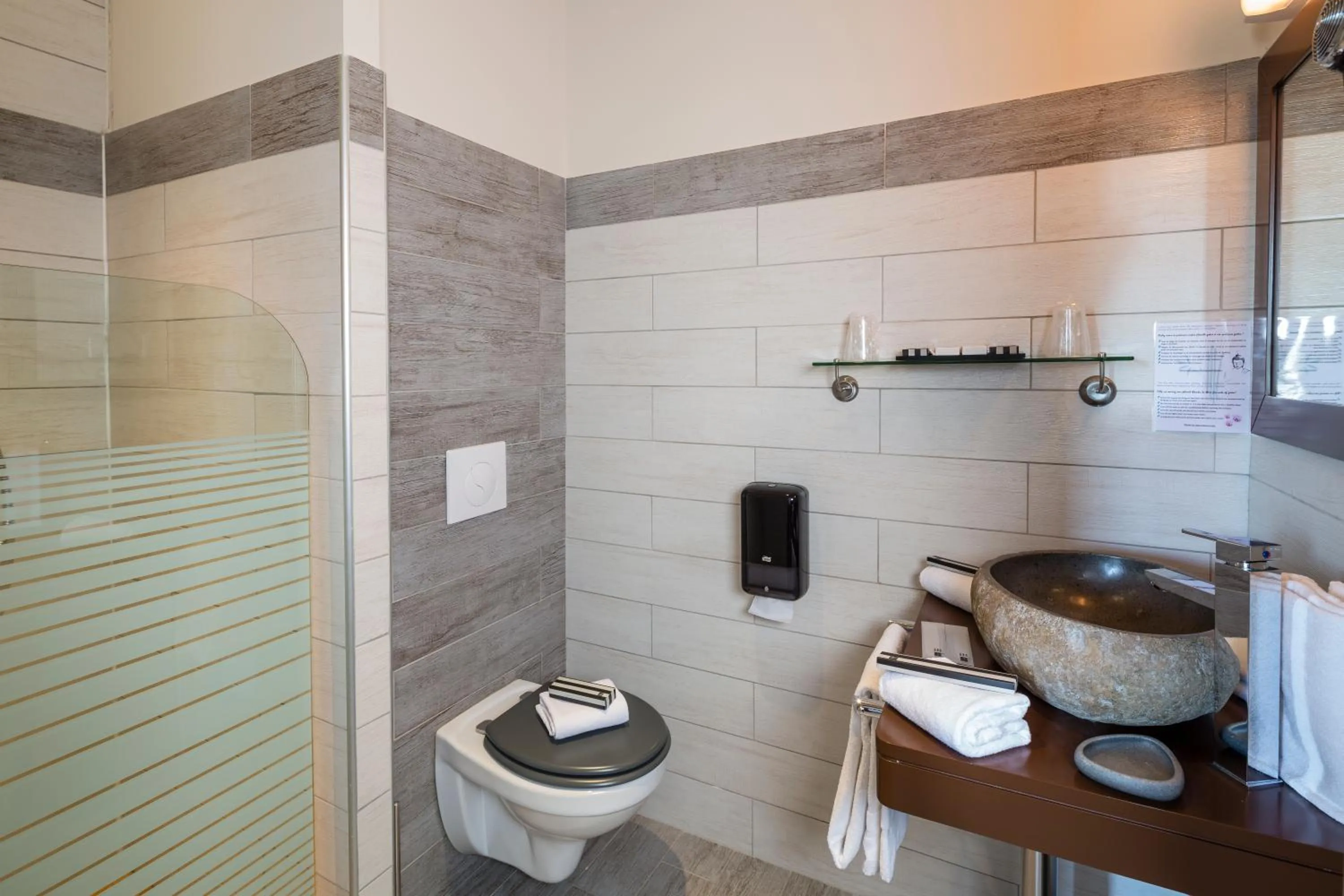 Bathroom in Le Ya'Tis