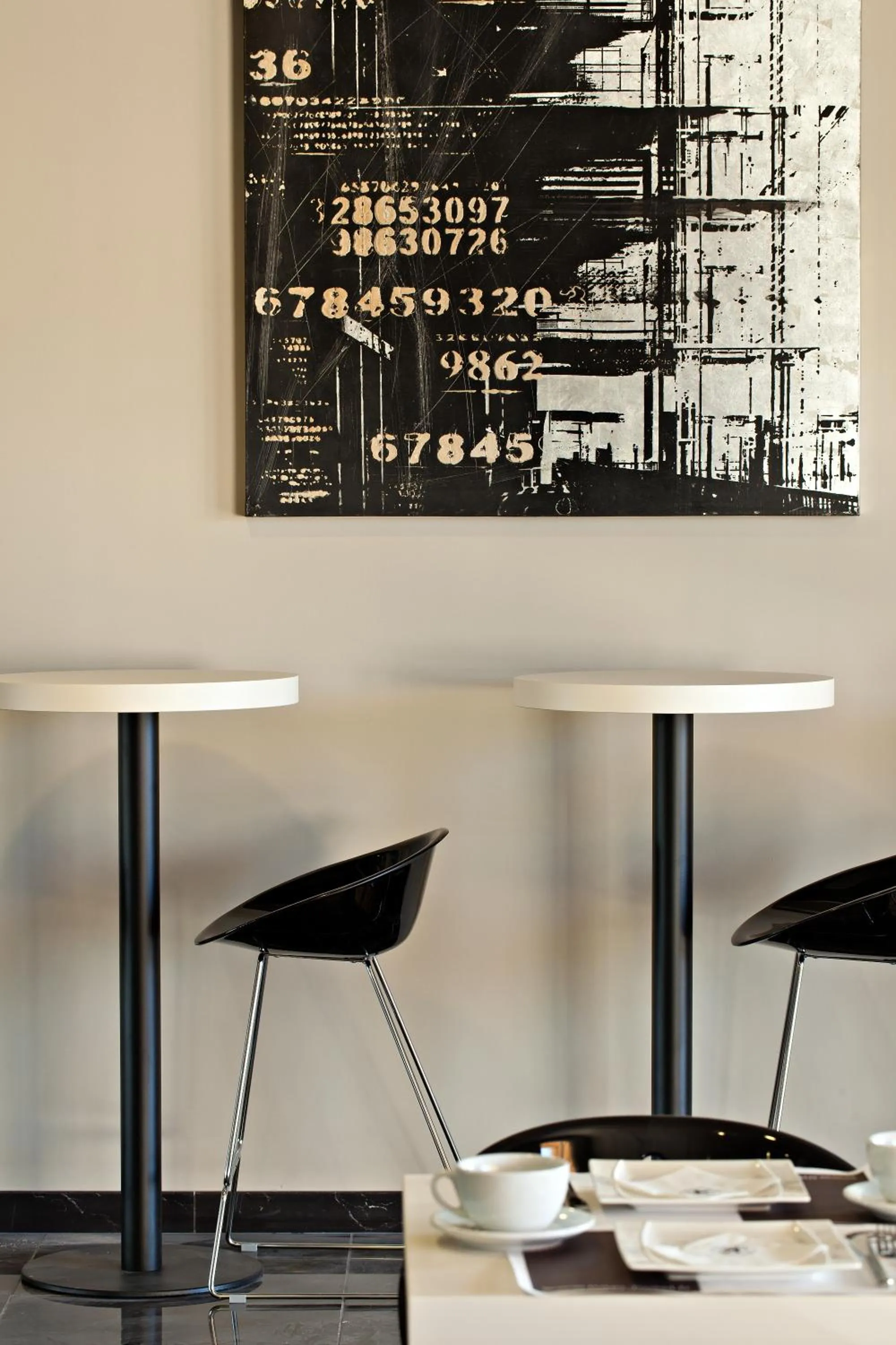 Restaurant/places to eat in Le Ya'Tis