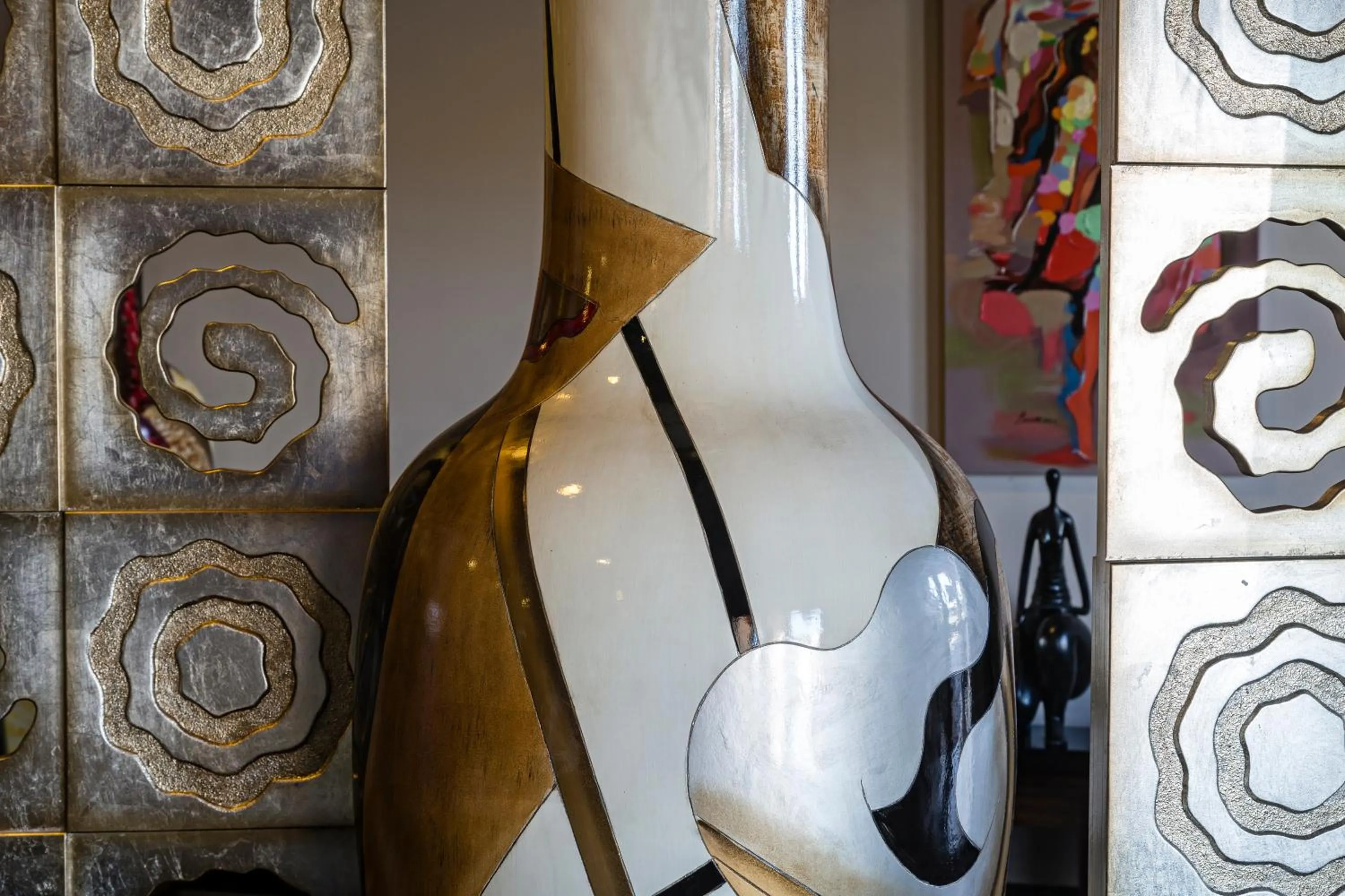 Decorative detail in Le Ya'Tis