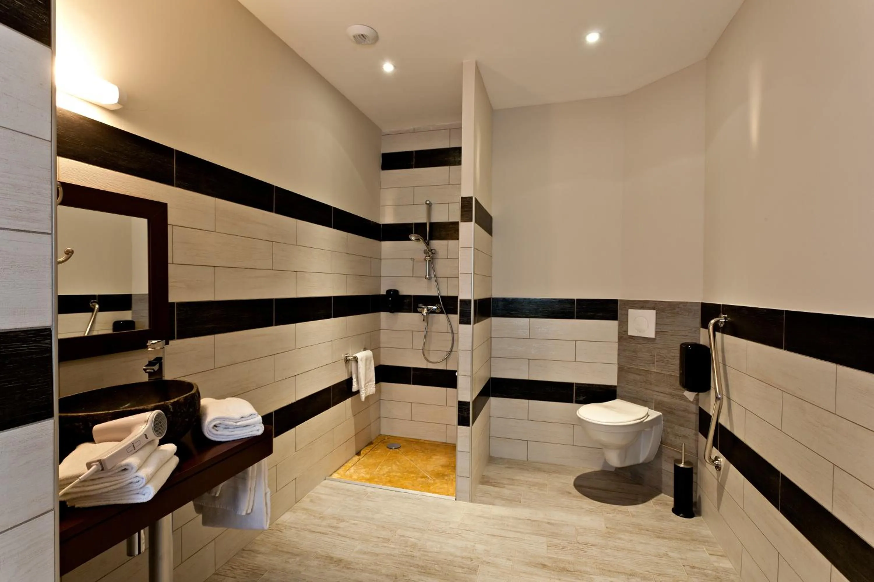 Bathroom in Le Ya'Tis