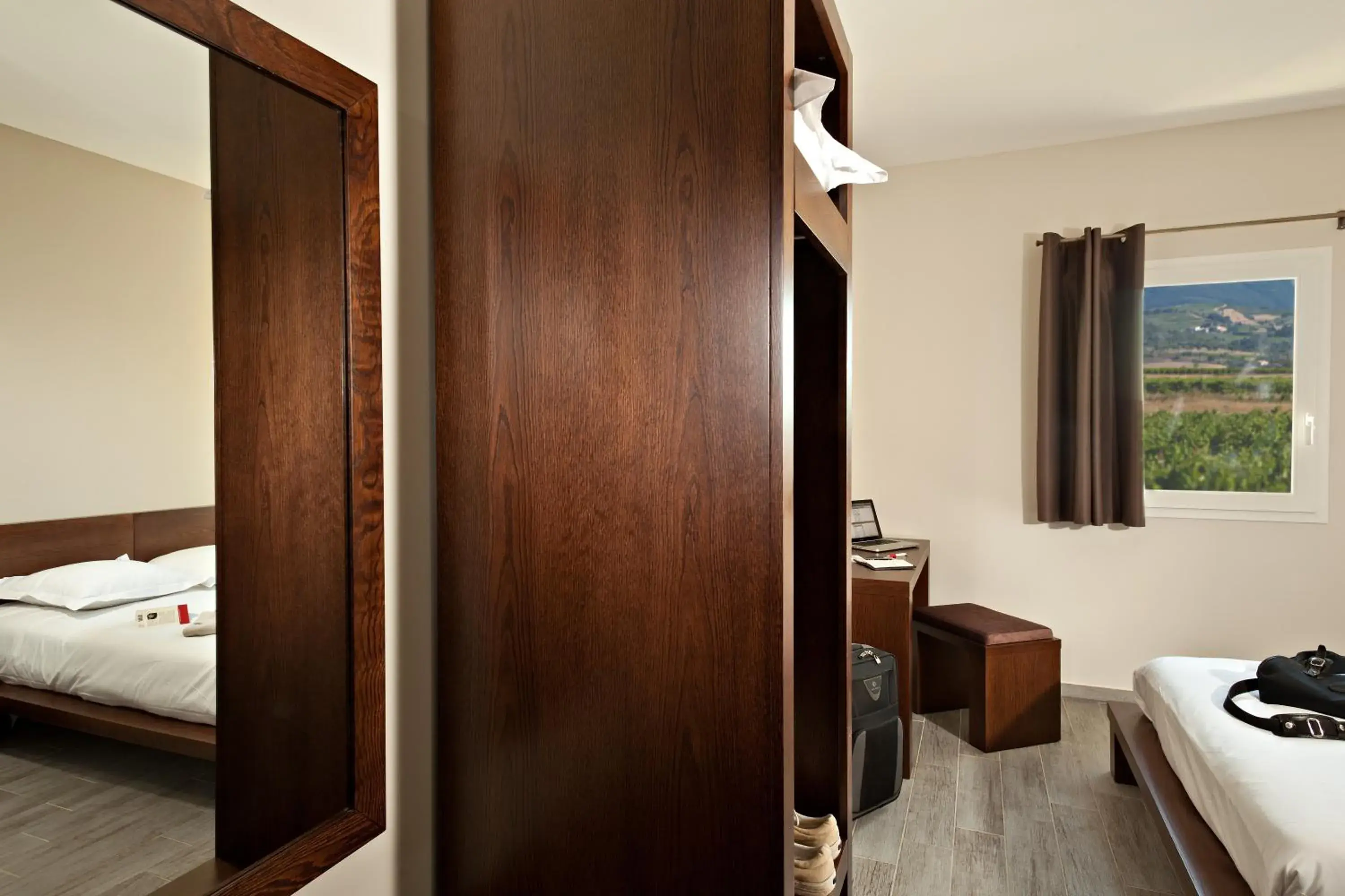 Single room (1 Adult) in Le Ya'Tis Single room (1 Adult) in Le Ya'Tis