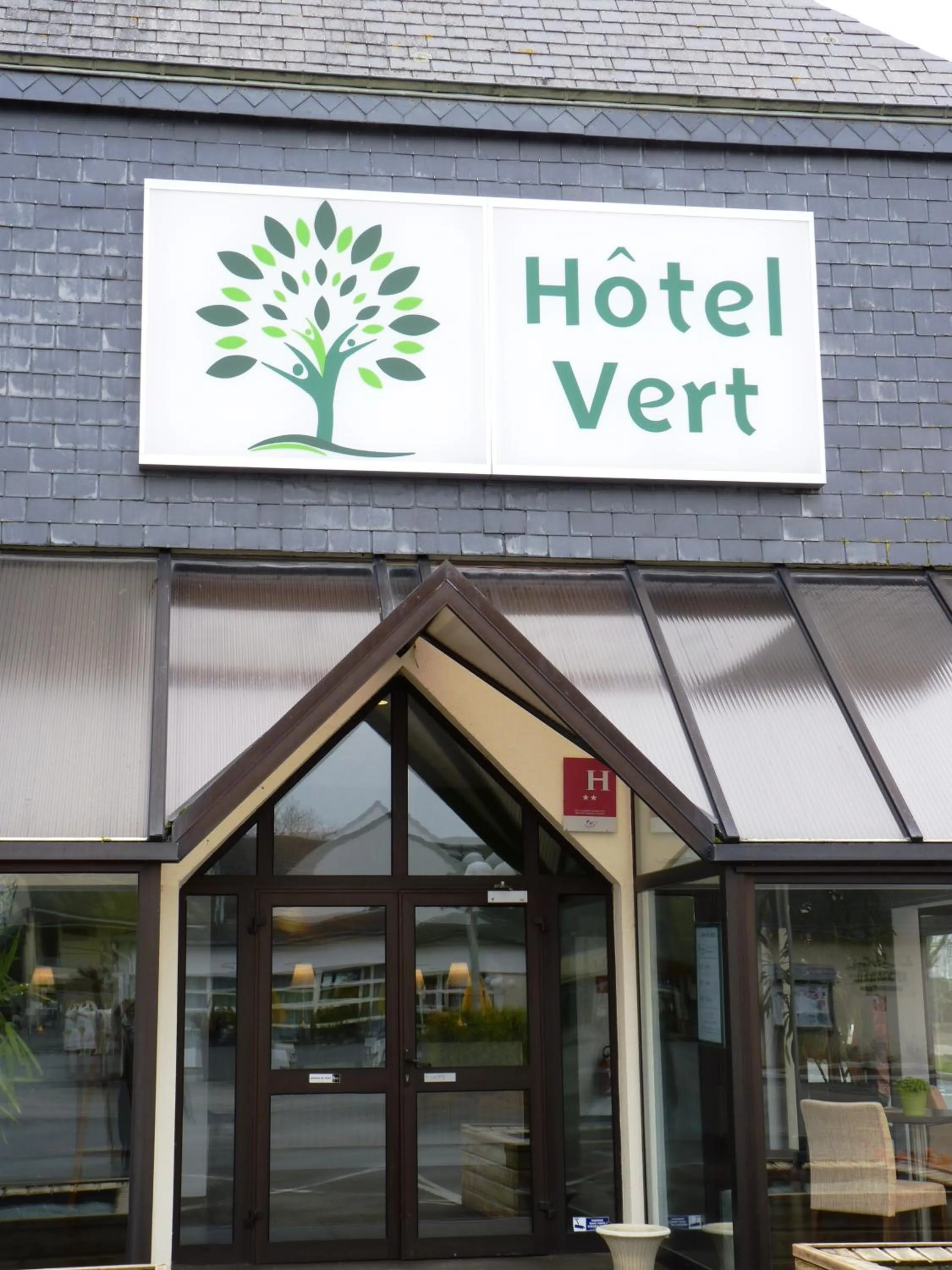 Facade/entrance in Hôtel Vert