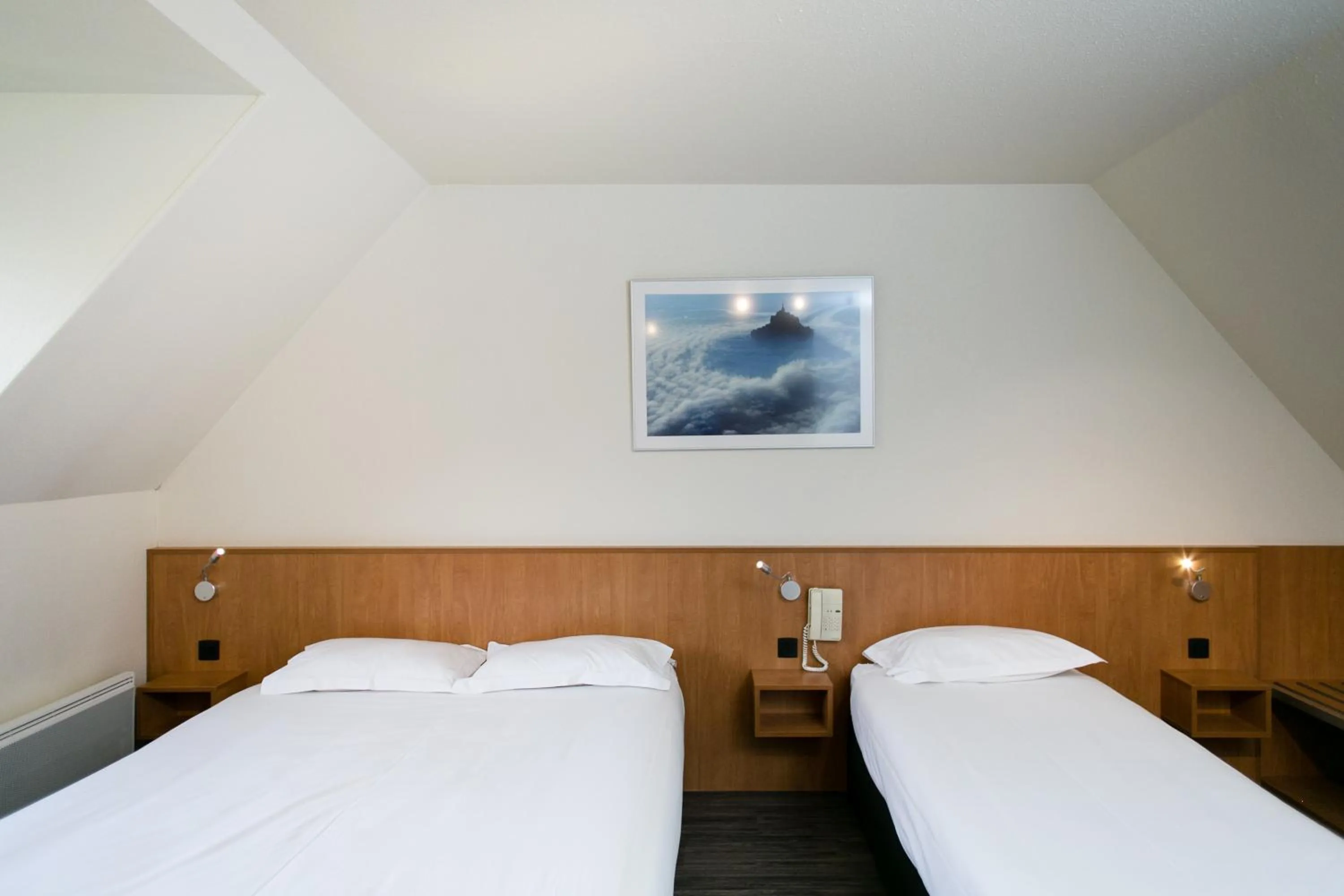 Photo of the whole room, Bed in Hôtel Vert