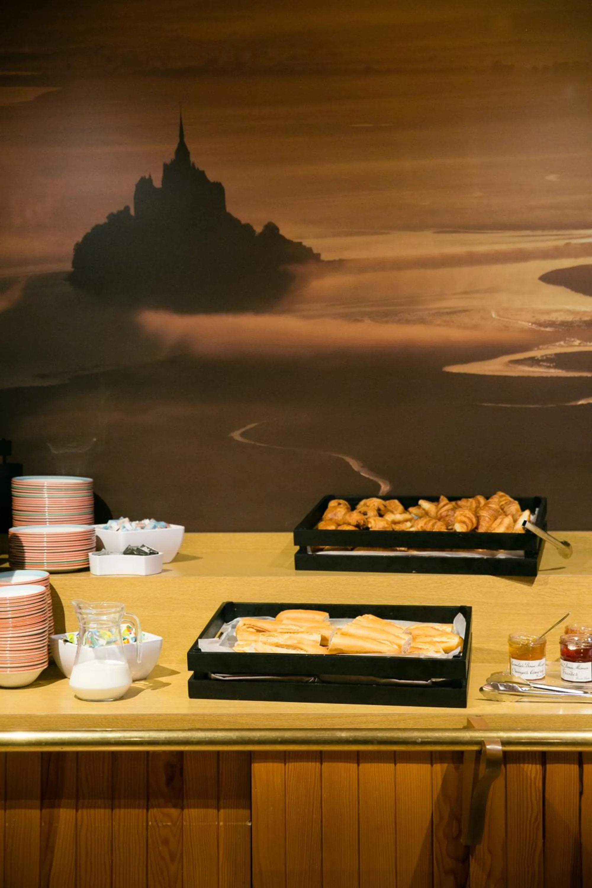 Continental breakfast in Hôtel Vert