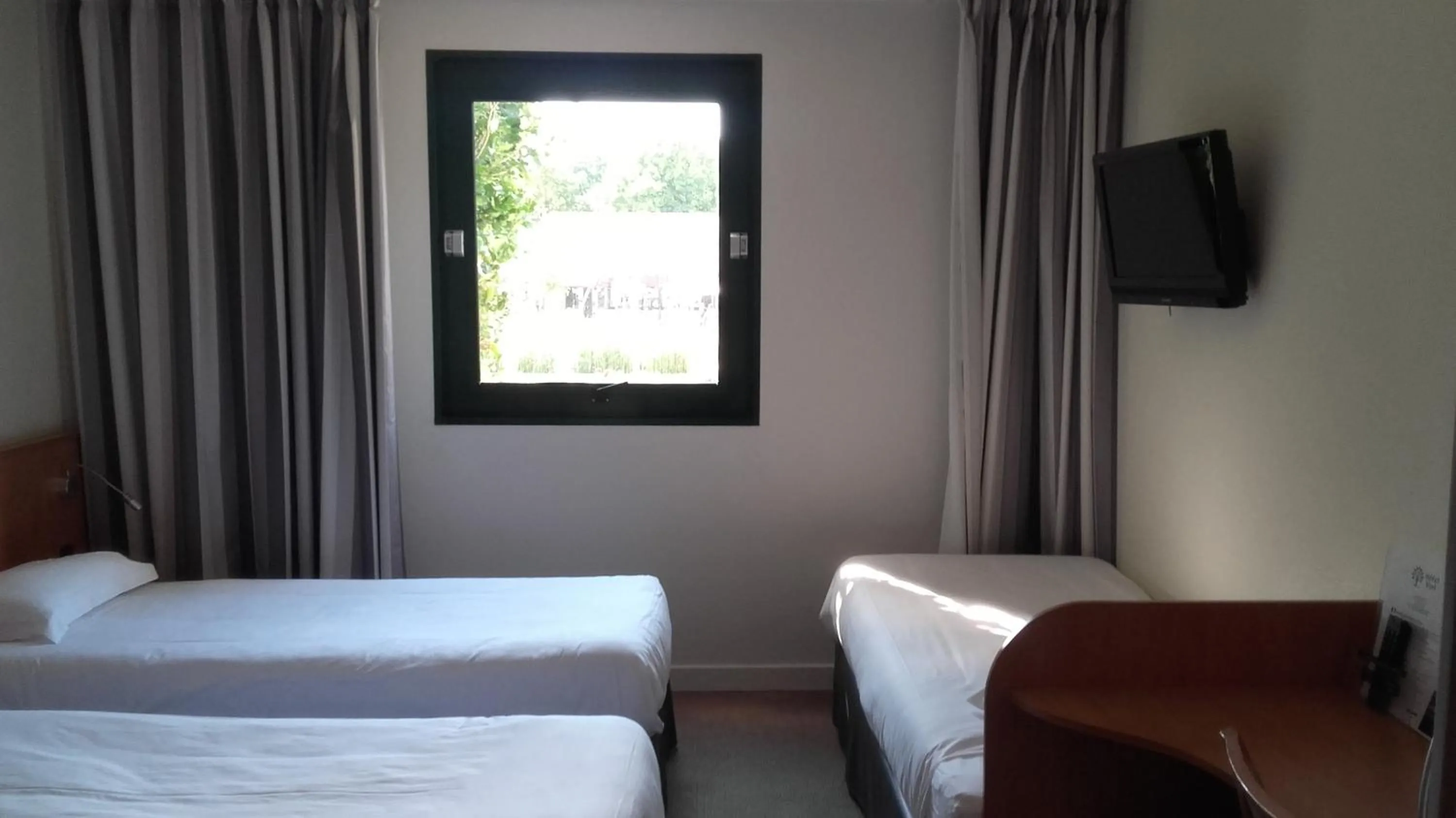 Bedroom, Bed in Hôtel Vert